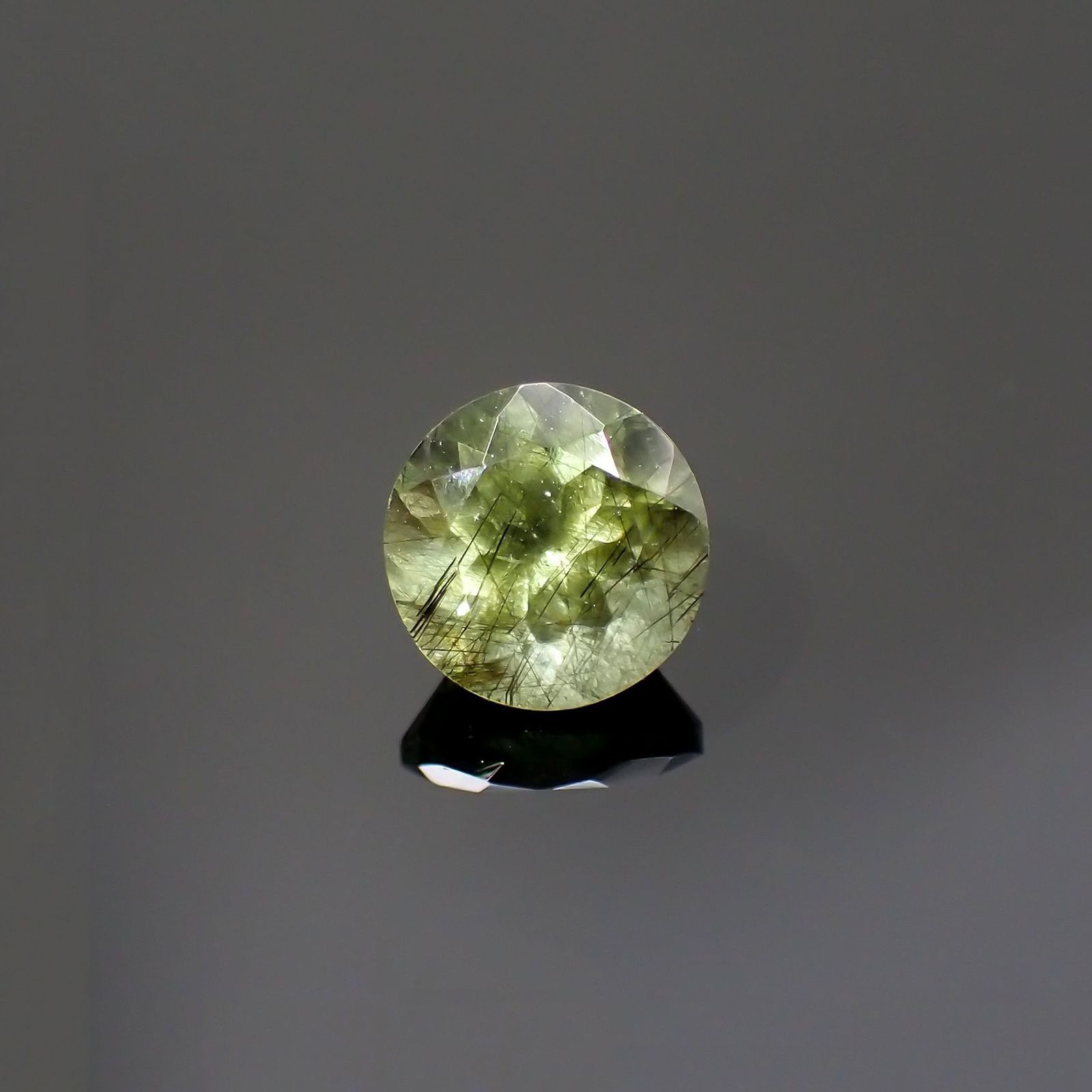 ルドウィジャイトインペリドット パキスタン産 1.59ct / 7x6.9mm前後 [260414222]