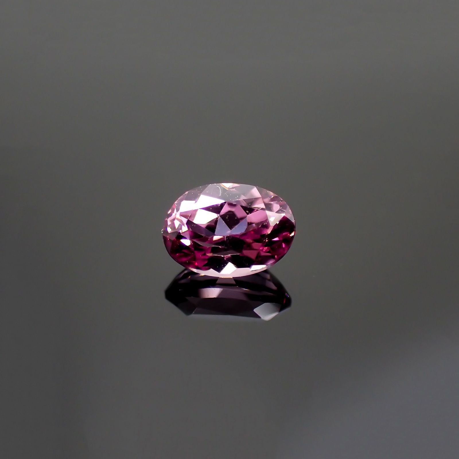 カラーシフトマラヤガーネット(宝石名ガーネット)タンザニア産 0.54ct 識別済[220115008]5.4x3.8mm前後