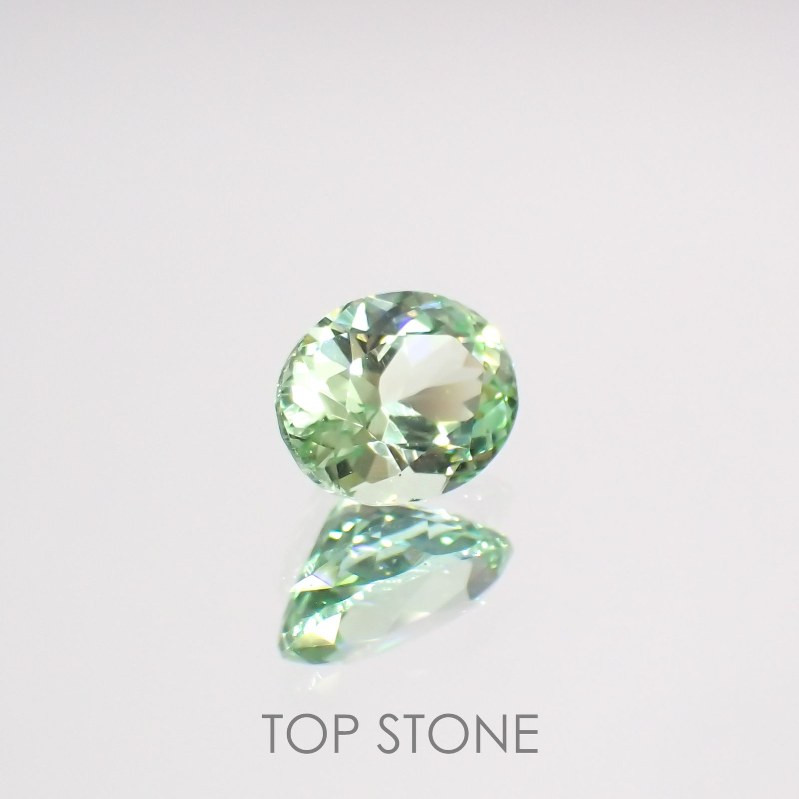 バナジウムコーネルピン(宝石名コーネルピン)タンザニア・タンガ州産 0.69ct 識別済[220115619]6.1x4.7mm前後