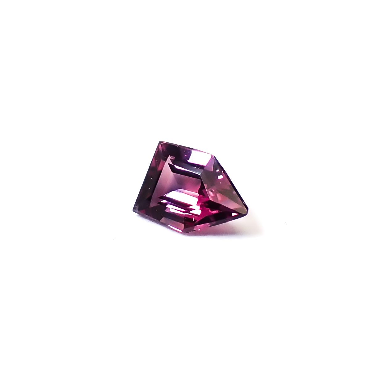 ◇カスタムカット◇ウィンザーサファイア タンザニア・ウィンザー産 0.18ct / 4.3x2.9mm前後 [260532144]
