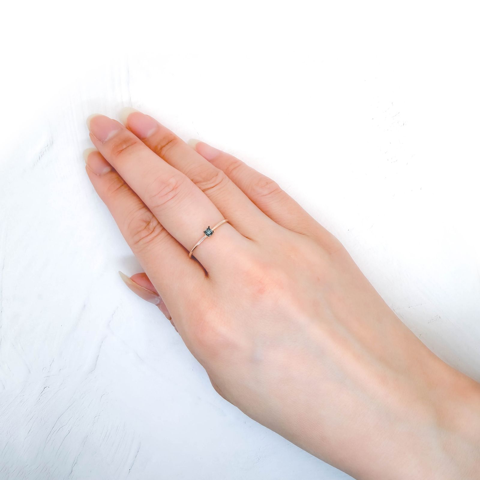 ベキリーブルーガーネット（カラーチェンジガーネット アレキタイプ） マダガスカル・ベキリー産 0.10ct / 2.6x2.2mm前後 [260732461]