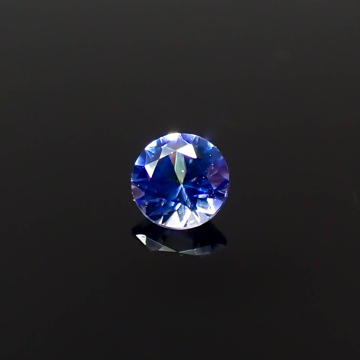 ベニトアイト アメリカ・カリフォルニア州産 0.068ct[240527384]2.4x2.4mm前後