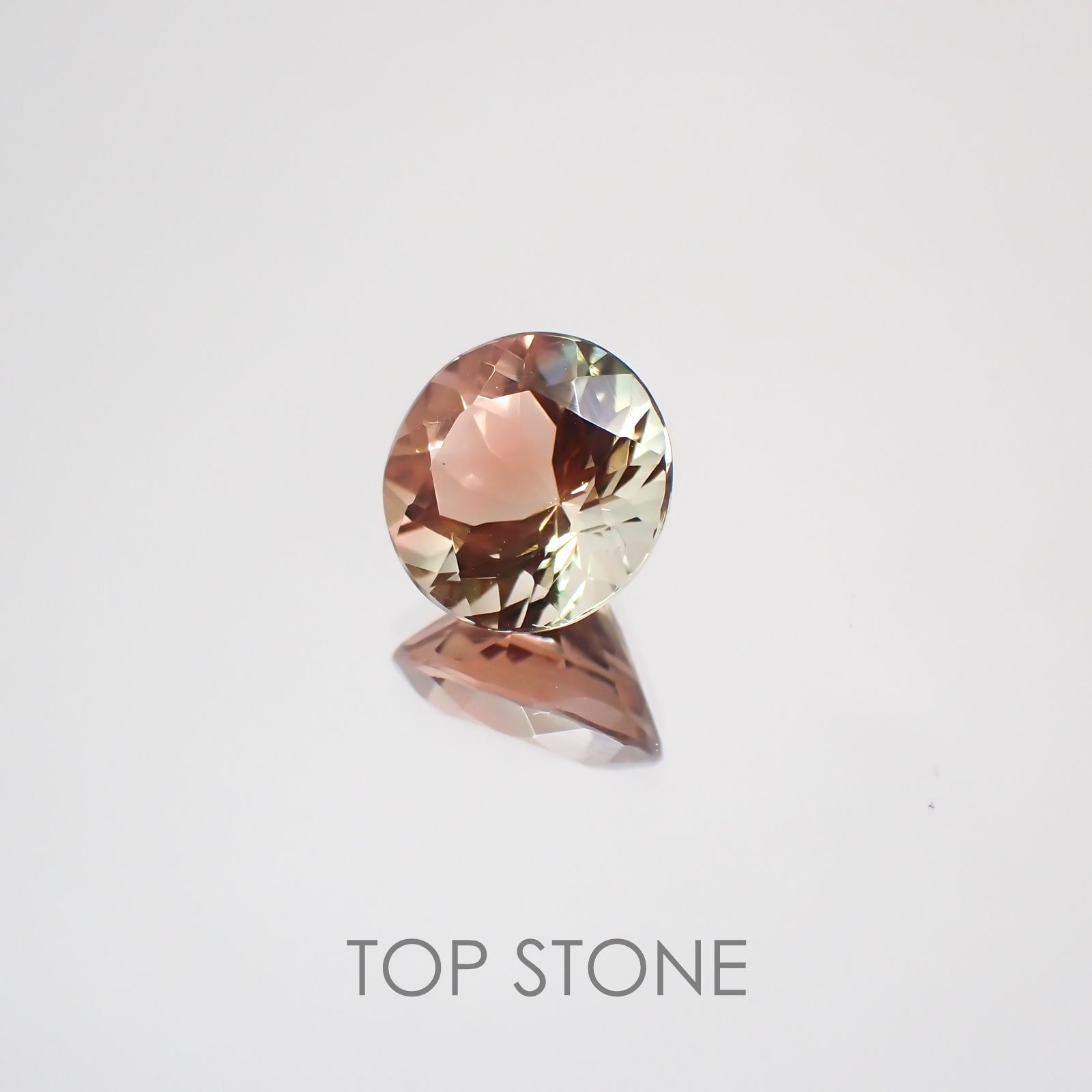 バイカラーオレゴンサンストーン(宝石名バイカラー・ラブラドライト) アメリカ・オレゴン州産ス 1.700ct ソ付(彩珠)[210410538]8×7.9mm前後