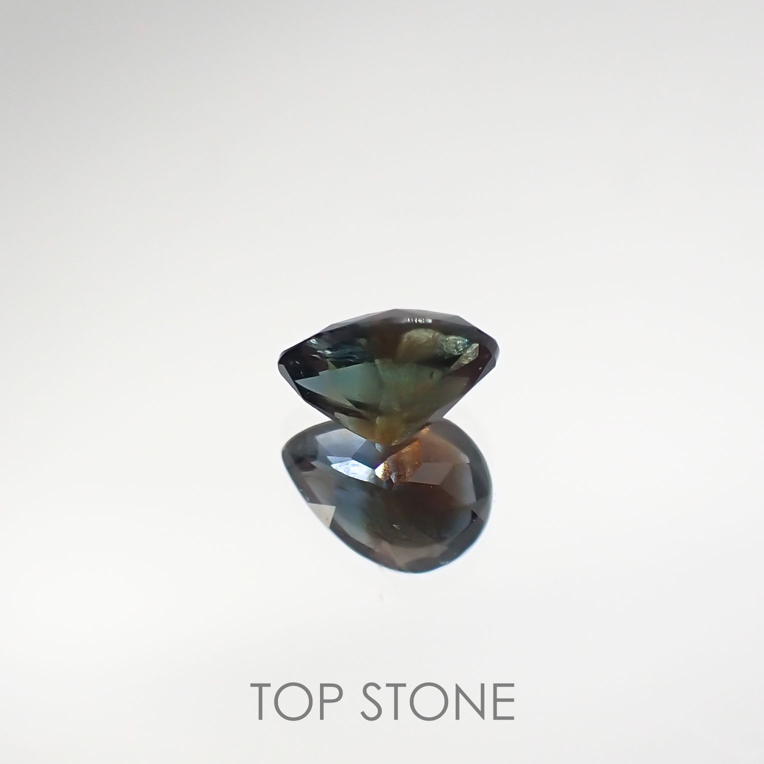 ゴールドシーンサファイア非加熱(宝石名シーン・サファイア) ケニア産 0.46ct 識別済[210712068]5.4×3.9mm前後
