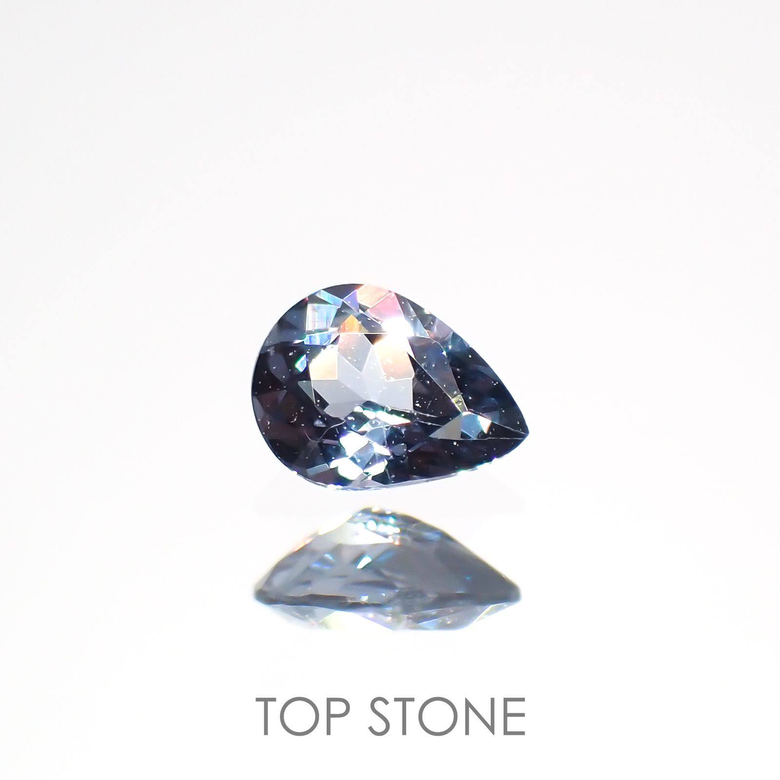 カラーチェンジガーネット アレキタイプ(宝石名ガーネット)マダガスカル・ベキリー産 0.16ct 識別済[220616431]4.1x3mm前後