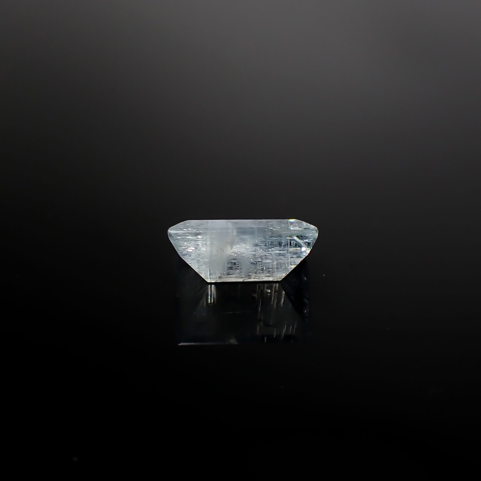 イリデッセンスアクアマリン ブラジル産 4.21ct [250730701]12.2x8.5mm前後