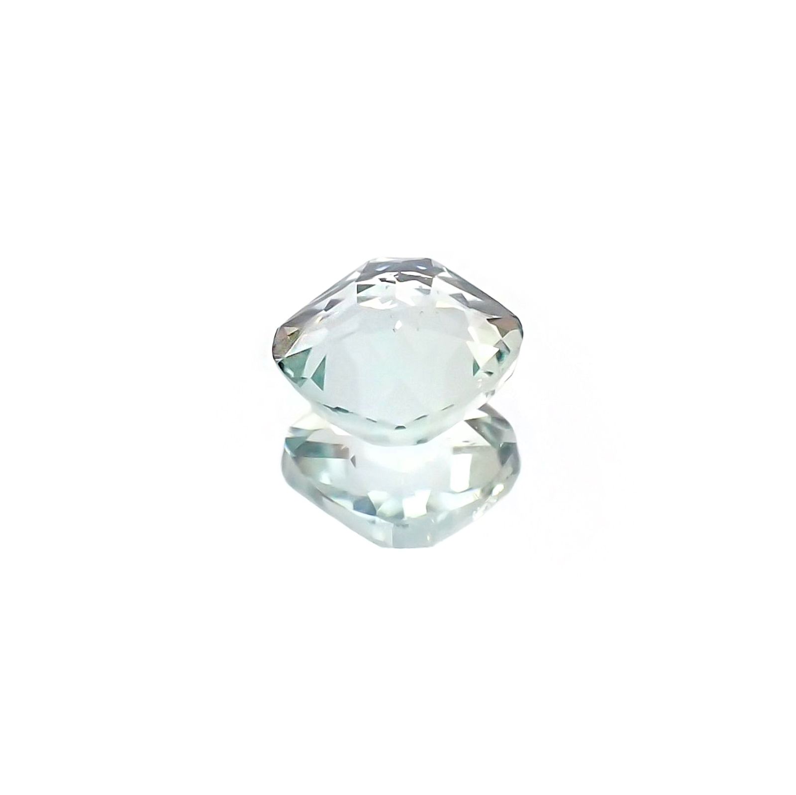 ミントベリル(宝石名グリーン・ベリル)ブラジル産 識別済 0.26ct / 4x4mm前後 [231024020]