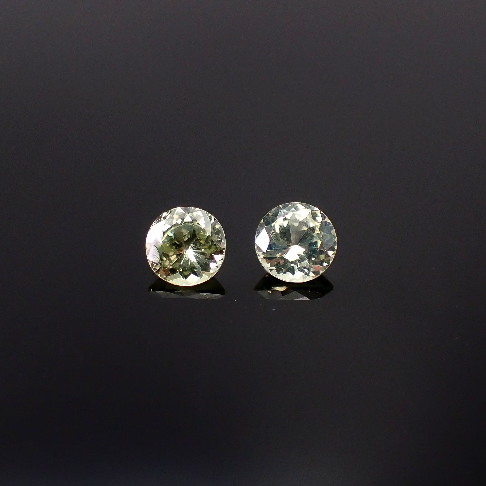 ◇ペアセット◇クリソベリル(宝石名クリソベリル)スリランカ/マダガスカル産 識別済 0.60ct(2pcs合計) / 4.2x4.2mm前後 [260131648]