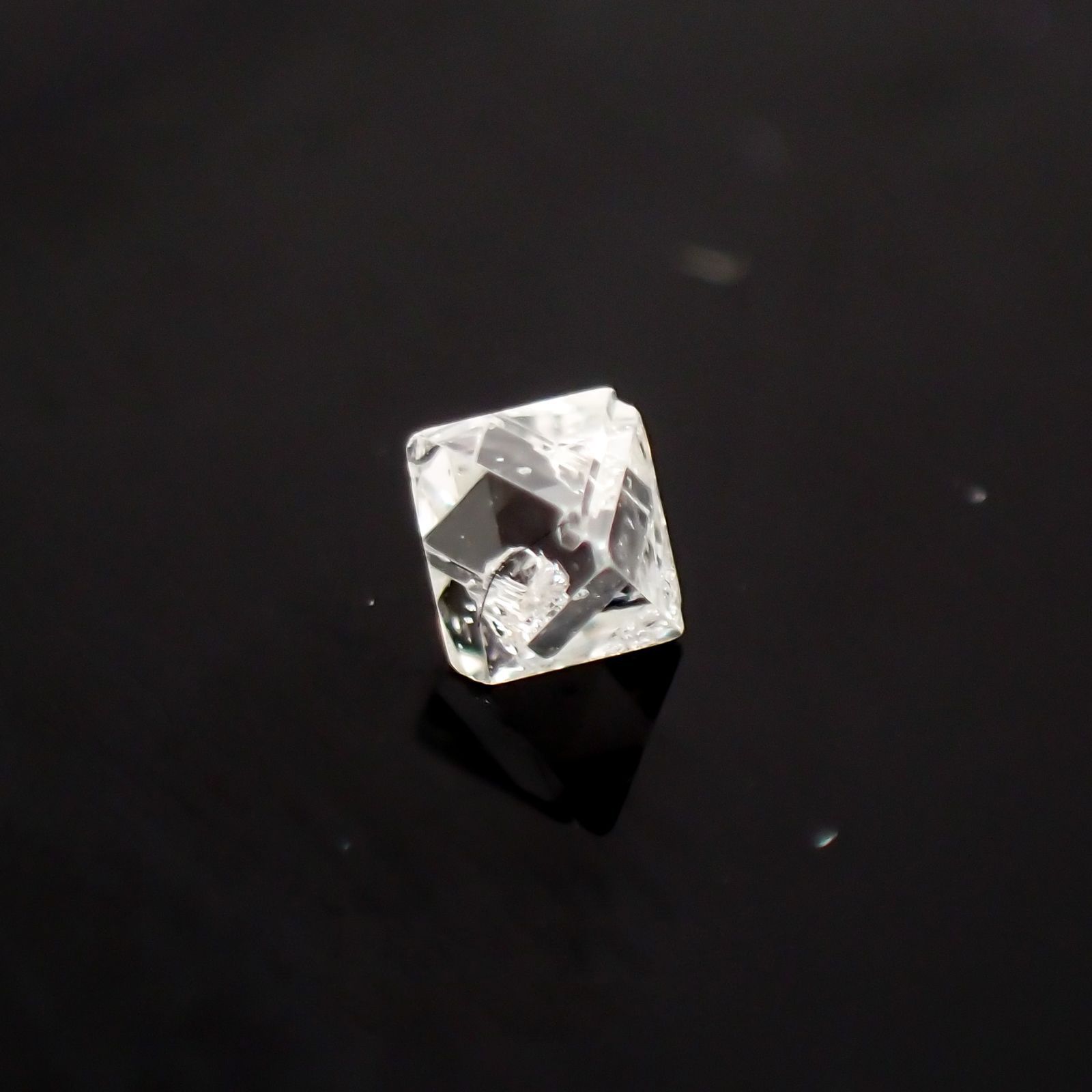 ソーヤブルダイヤモンド 原石 ロシア産 ルース 0.047ct[210410552]2.4×2.3mm前後