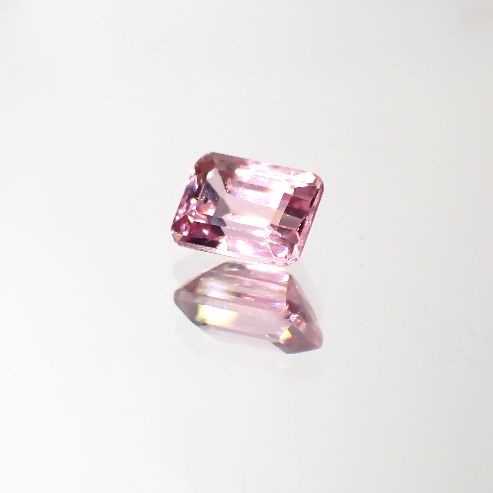 マラヤガーネット(宝石名ガーネット)タンザニア産 0.93ct 識別済[220113838]6x4.3mm前後