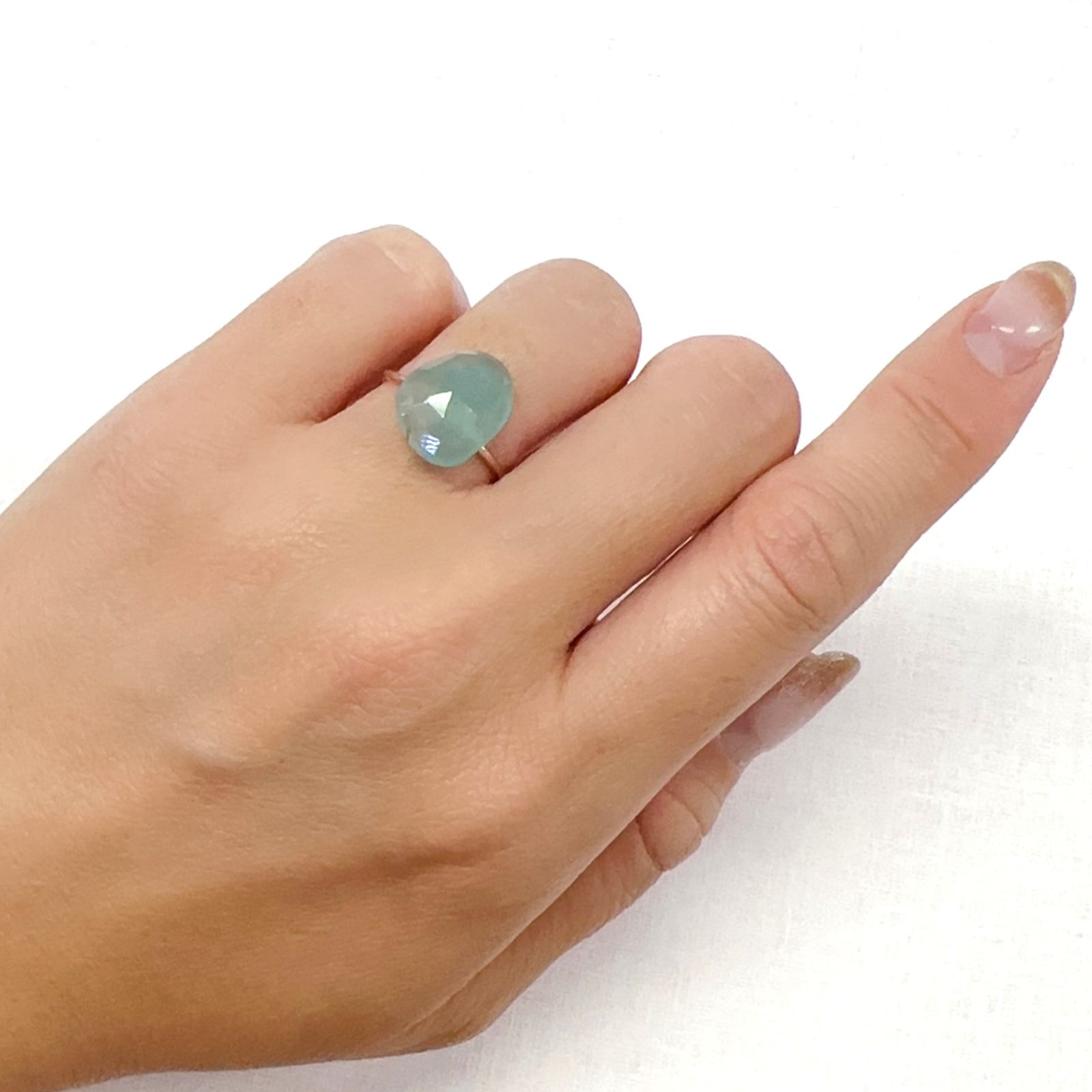 ◇フリーフォーム・ローズカット◇アクアプレーズ(宝石名ブルー グリーン・カルセドニー)南アフリカ産 4.78ct 識別済[231023786]13.9x10.8mm前後
