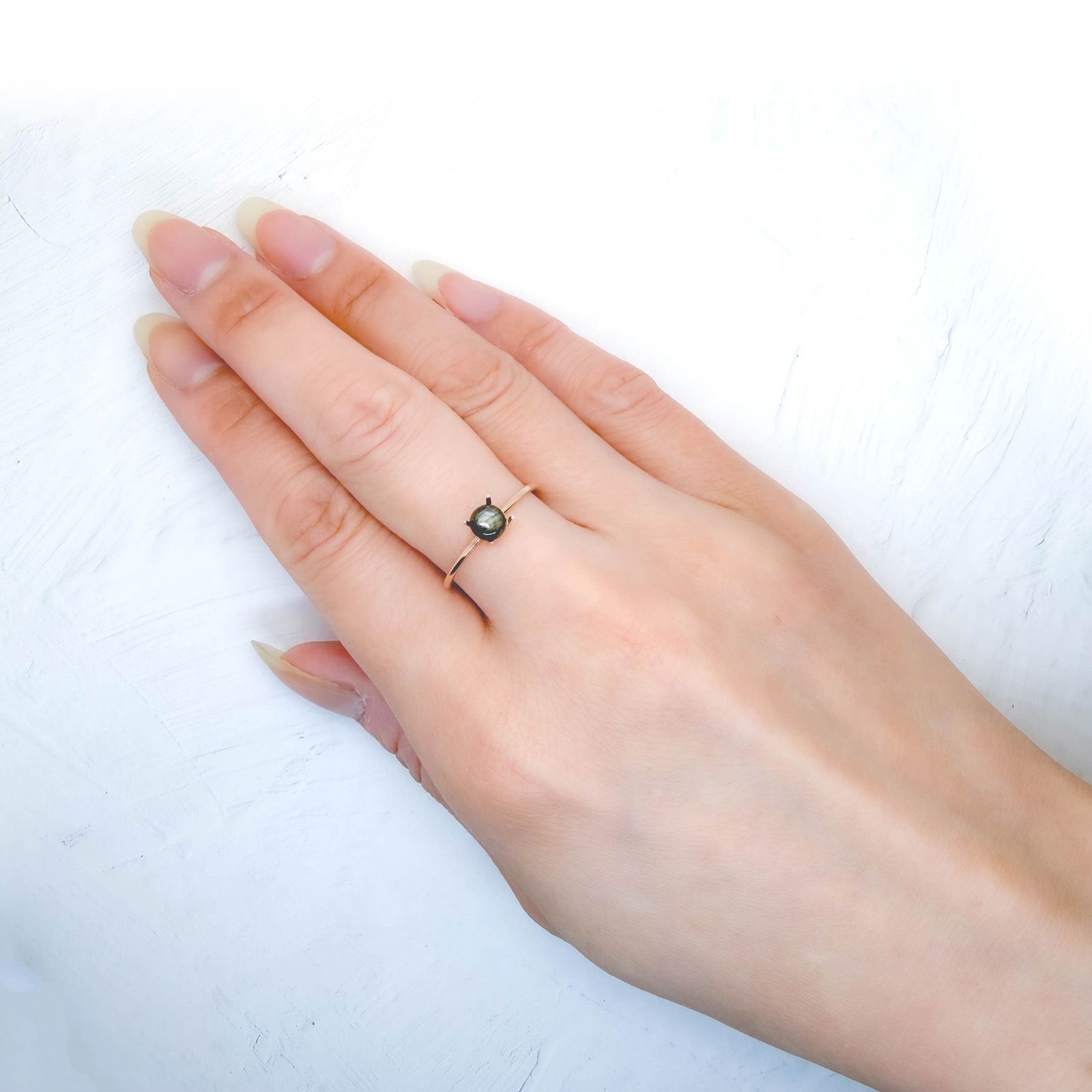 ゴールドシーンサファイア(宝石名シーン・サファイア)ケニア産 識別済 0.65ct / 4.8x4.7mm前後 [260816217]