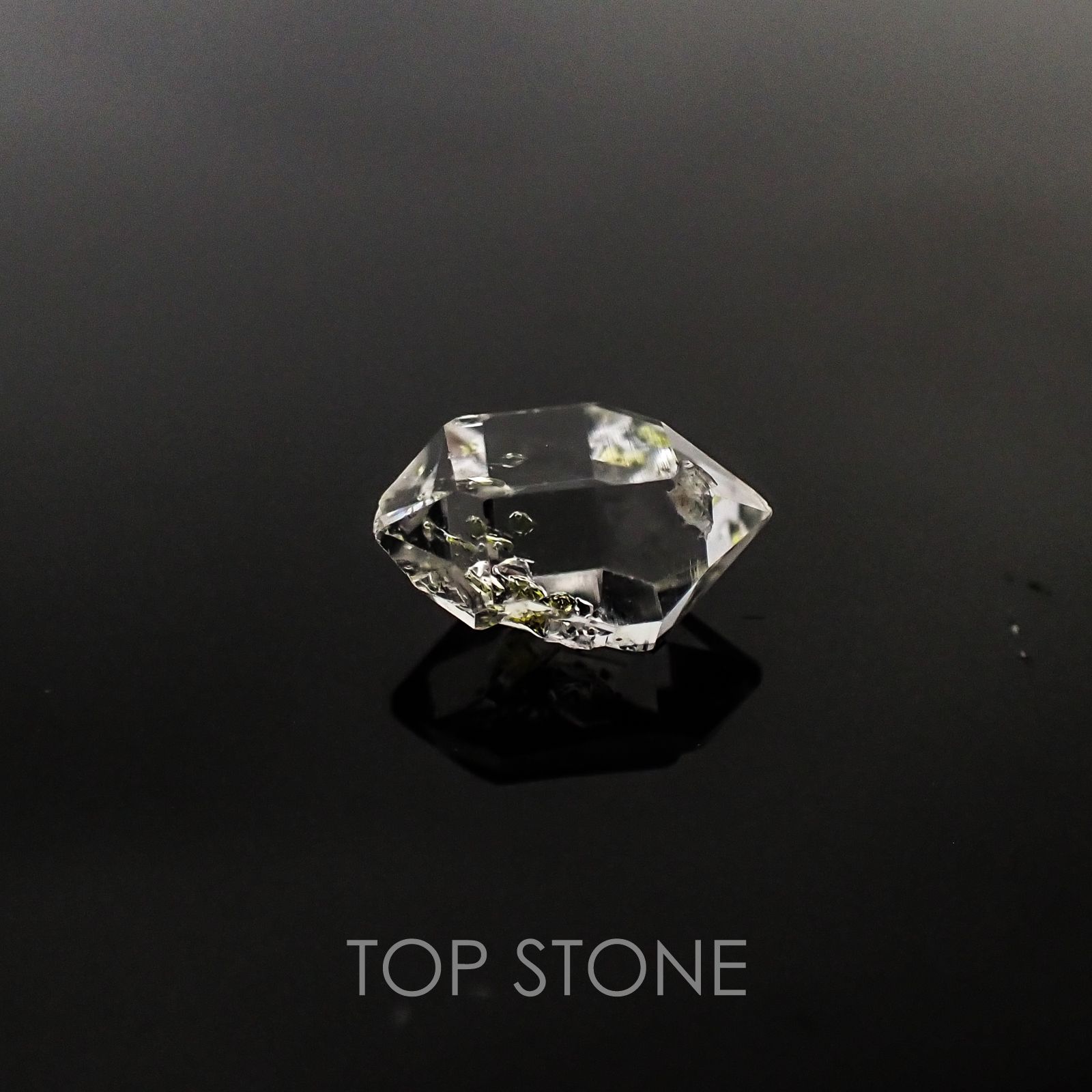 オイルインクォーツ パキスタン産 原石・結晶 2.5ct[20117541]11.1×7.2mm前後
