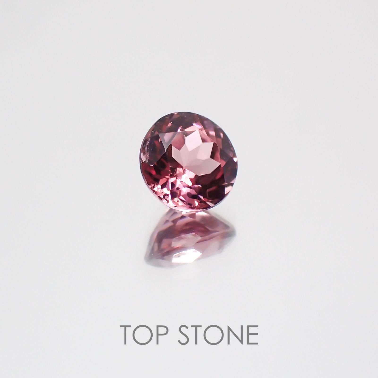 カラーチェンジマラヤガーネット タンザニア産 ルース 0.74ct[21059665]5.3×5.3mm前後