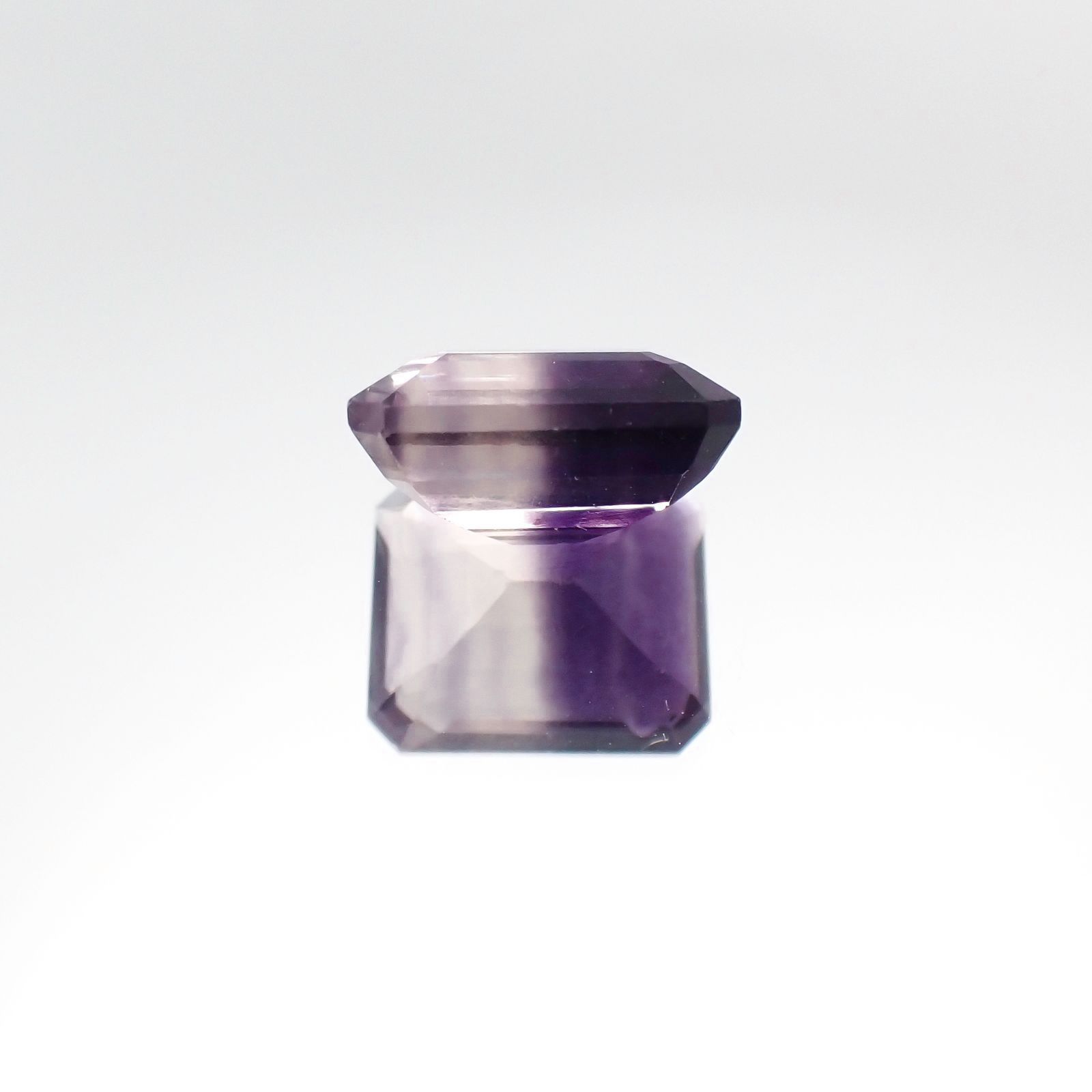 パーティカラーフローライト フルオレッセンス(宝石名パーティカラード・フルオライト)ブラジル産 5.26ct 識別済[231024009]10.9x9mm前後