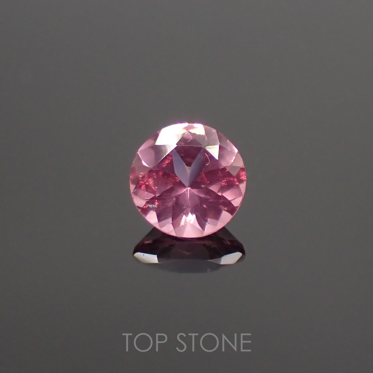 ホットピンクスピネル タンザニア産 ルース 0.25ct[210912589]3.7×3.7mm前後