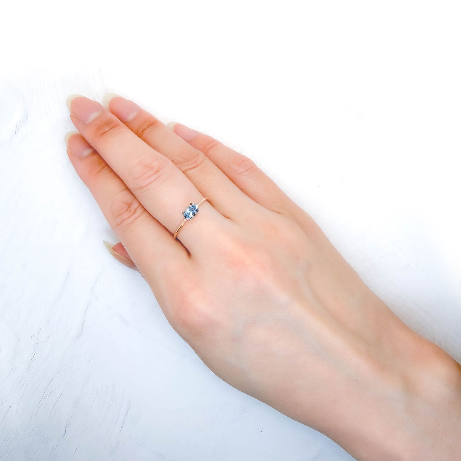 アクアマリン サンタマリアカラー(宝石名アクアマリン)モザンビーク産 識別済 0.30ct / 5.9x3.8mm前後 [260617252]