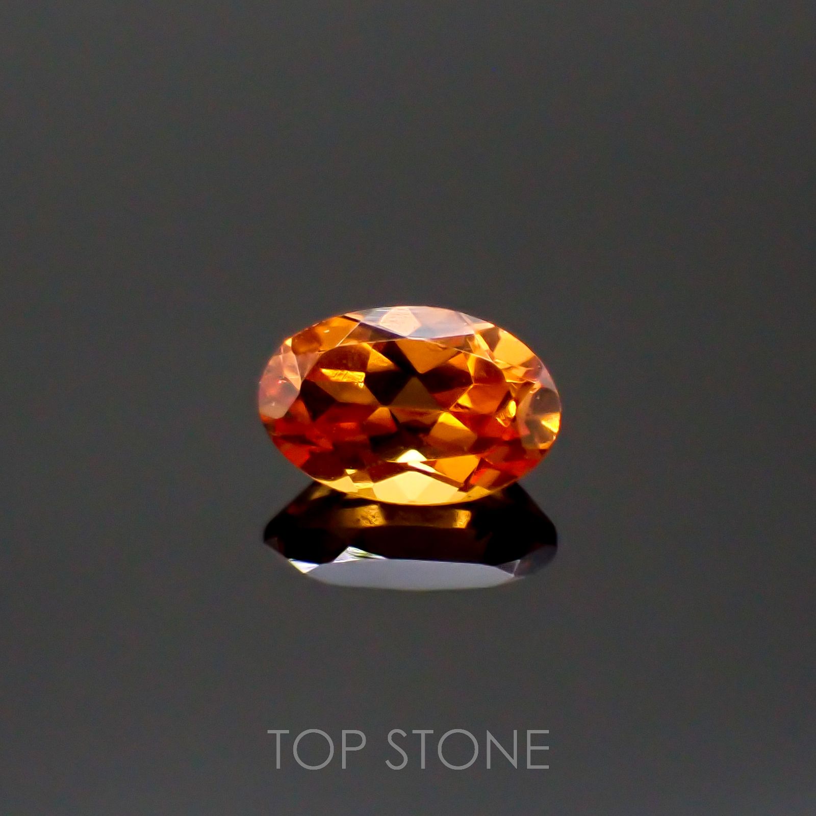スペサルティンガーネット(宝石名ガーネット)タンザニア産 0.69ct 識別済[220817545]6.2x4mm前後