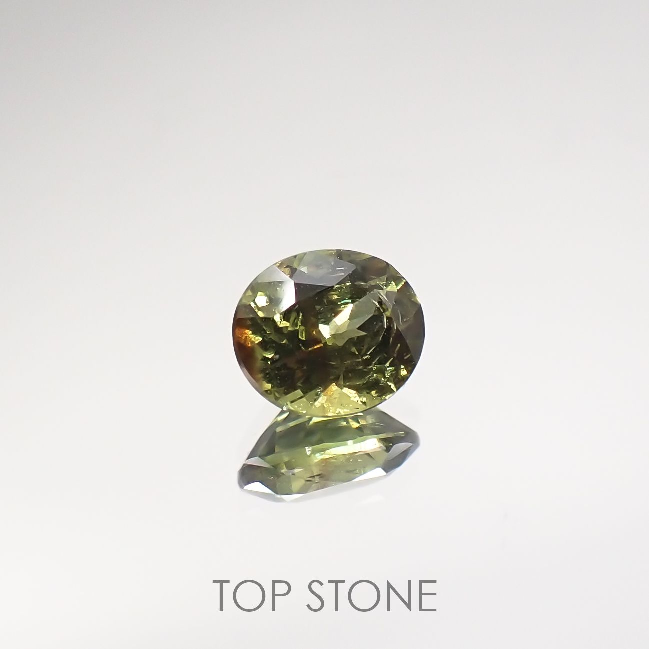 ゴールドシーンサファイア非加熱(宝石名シーン・サファイア) ケニア産 0.43ct 識別済[210712067]4.7×3.9mm前後