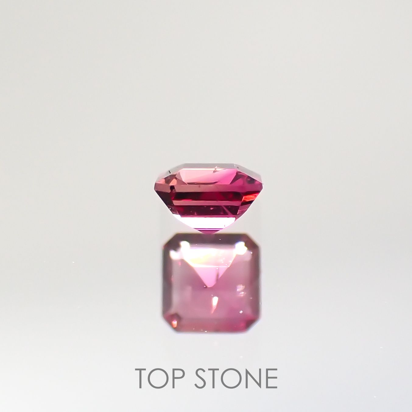 レッドベリル アメリカ・ユタ州産 ルース 0.098ct[210712051]2.8×2.8mm前後