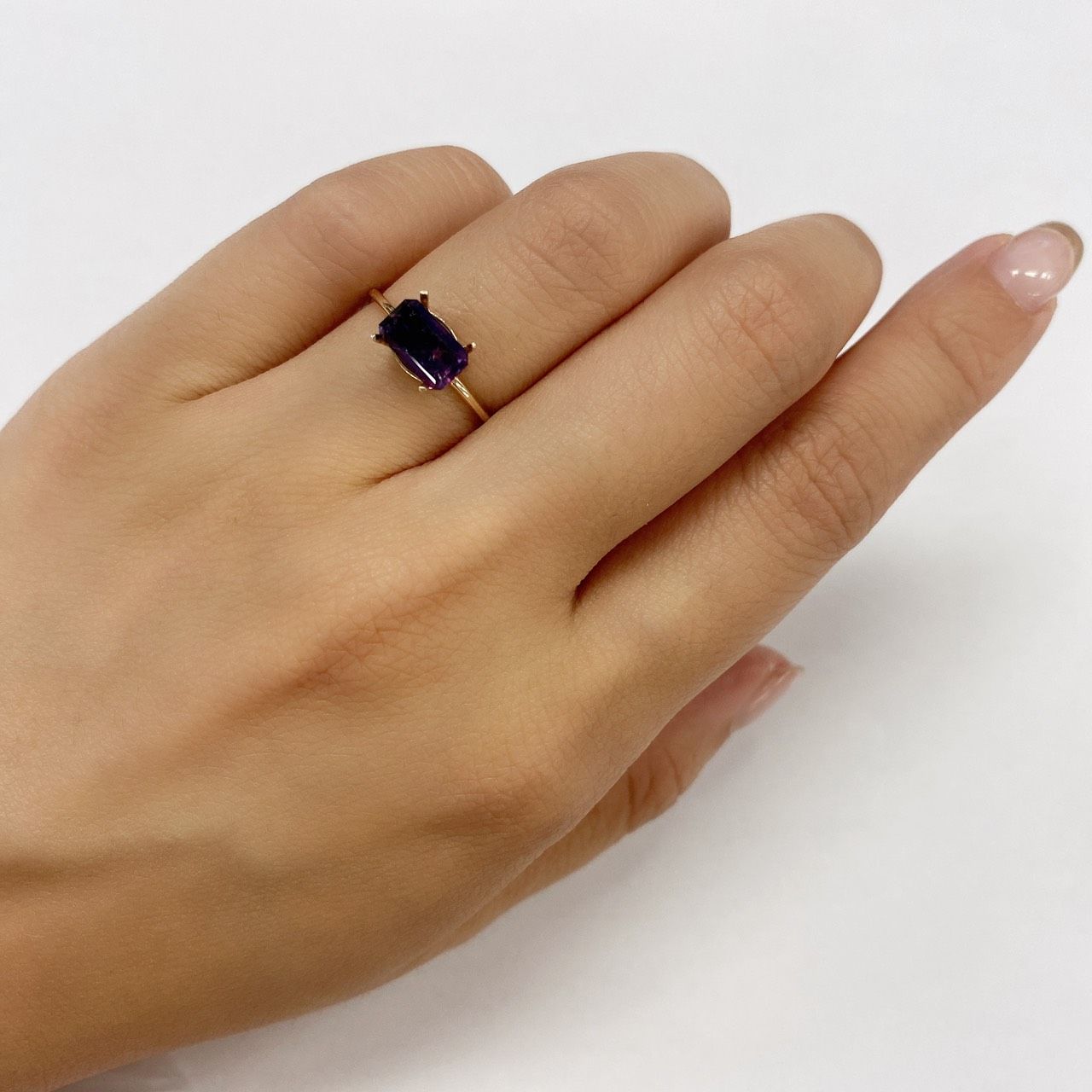 パーティカラーサファイア 非加熱(宝石名パーティカラード・サファイア) タンザニア産 1.508ct ソ付(彩珠)[210710612]7.8×4.6mm前後