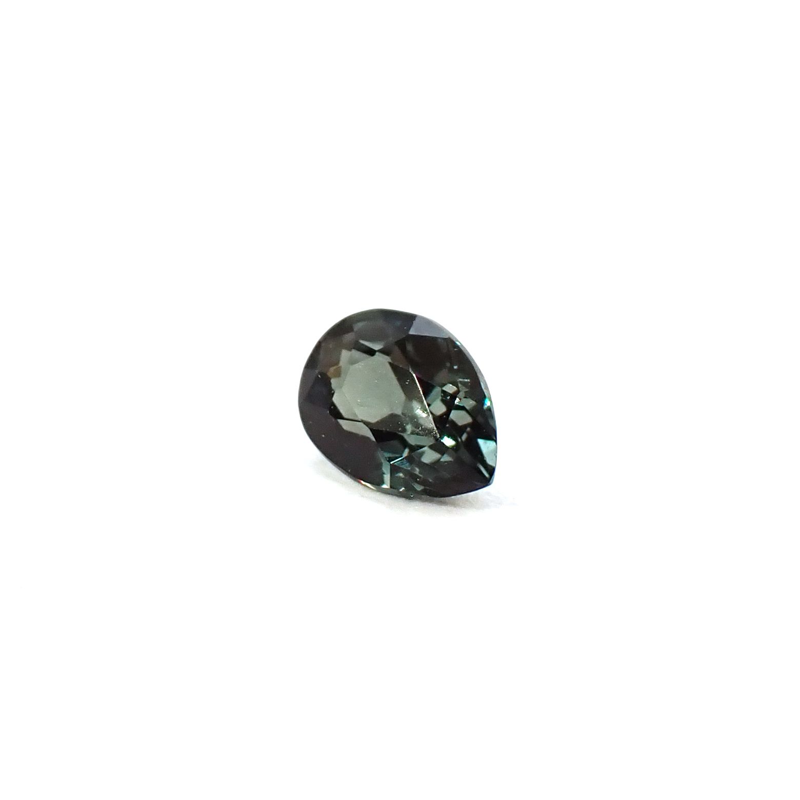 ベキリーブルーガーネット（カラーチェンジガーネット アレキタイプ） マダガスカル・ベキリー産 0.14ct / 3.8x2.7mm前後 [260732455]