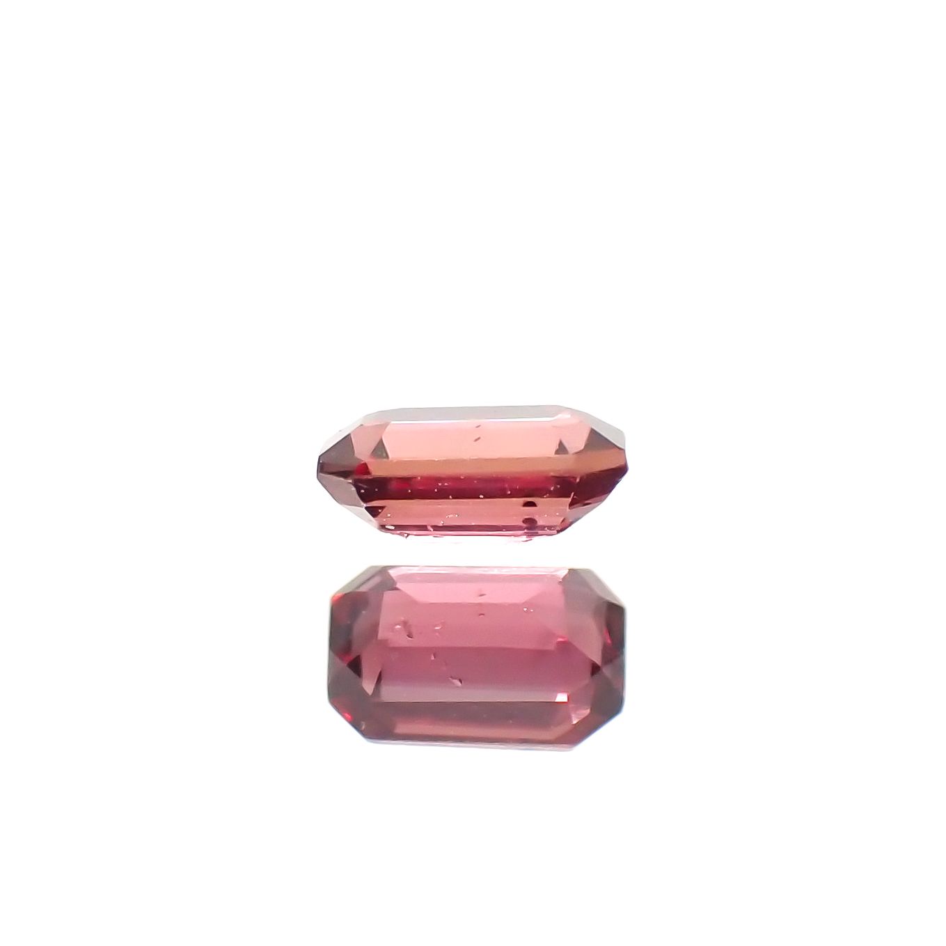 バーガンディーサファイア(宝石名サファイア)タンザニア産 0.24ct 識別済[240226288]4.1x2.7mm前後