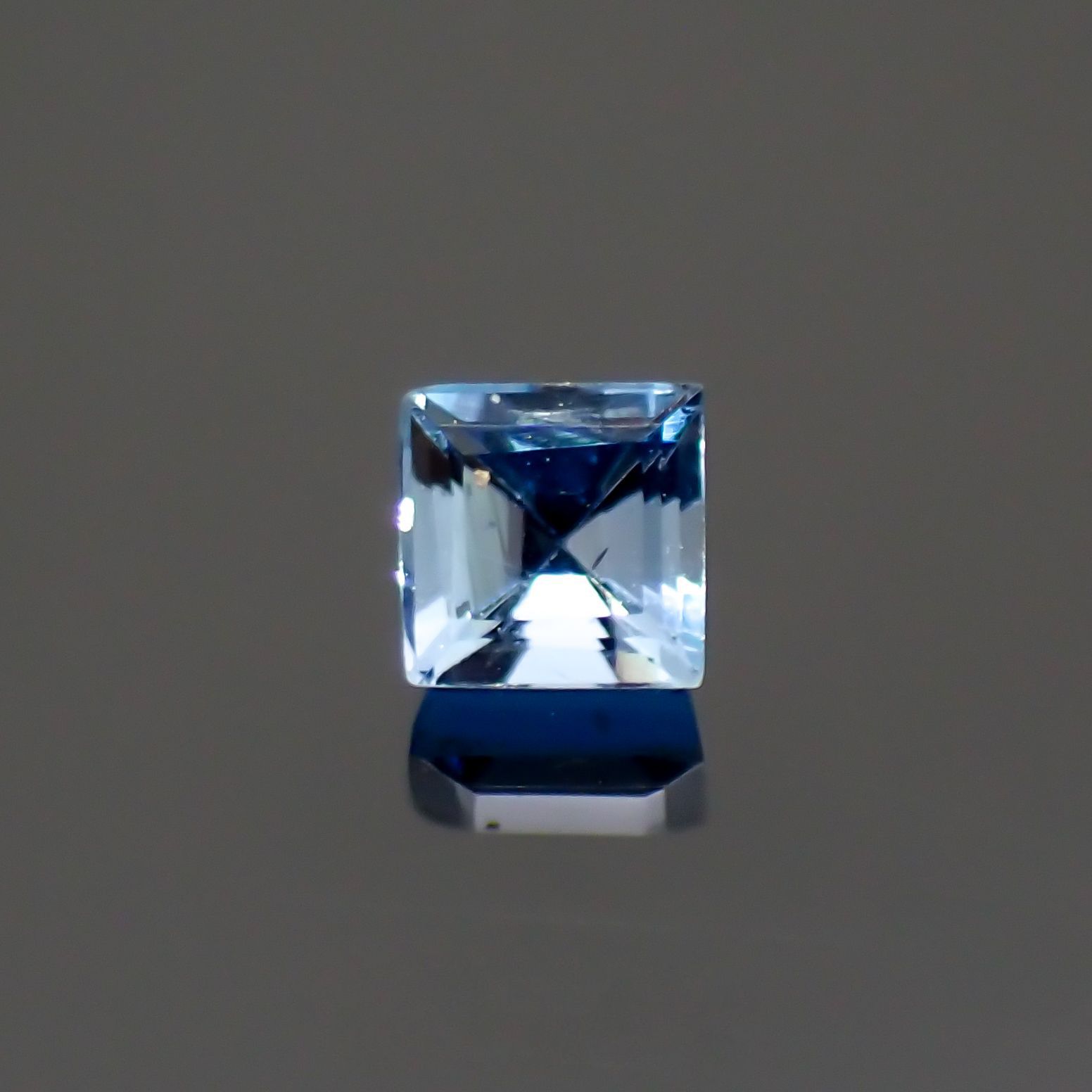サンタマリアアクアマリン ブラジル産 0.13ct[220114043]2.6x2.6mm前後