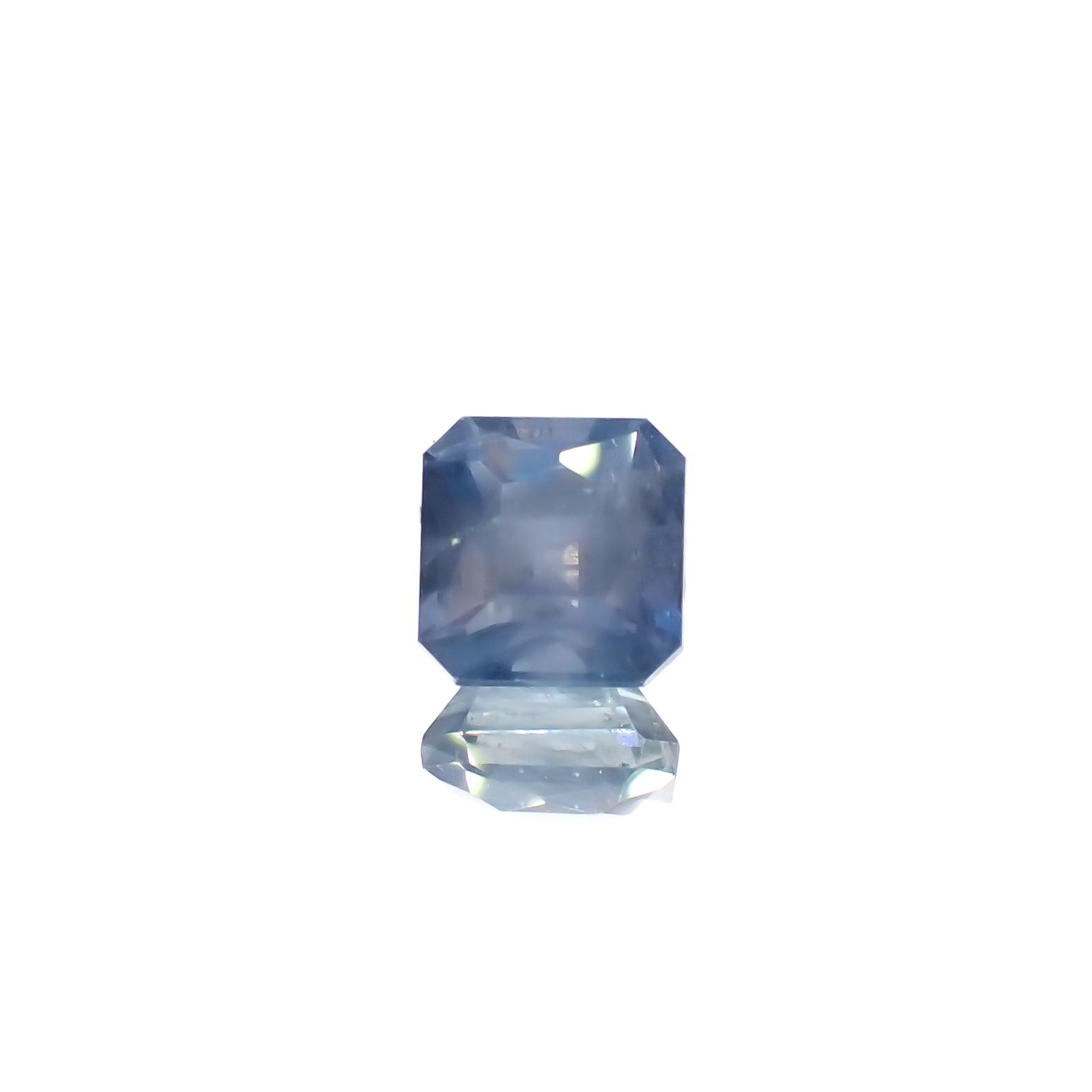 アパタイト フルオレッセンス ジンバブエ産 2.46ct[240527577]7.3x7.2mm前後