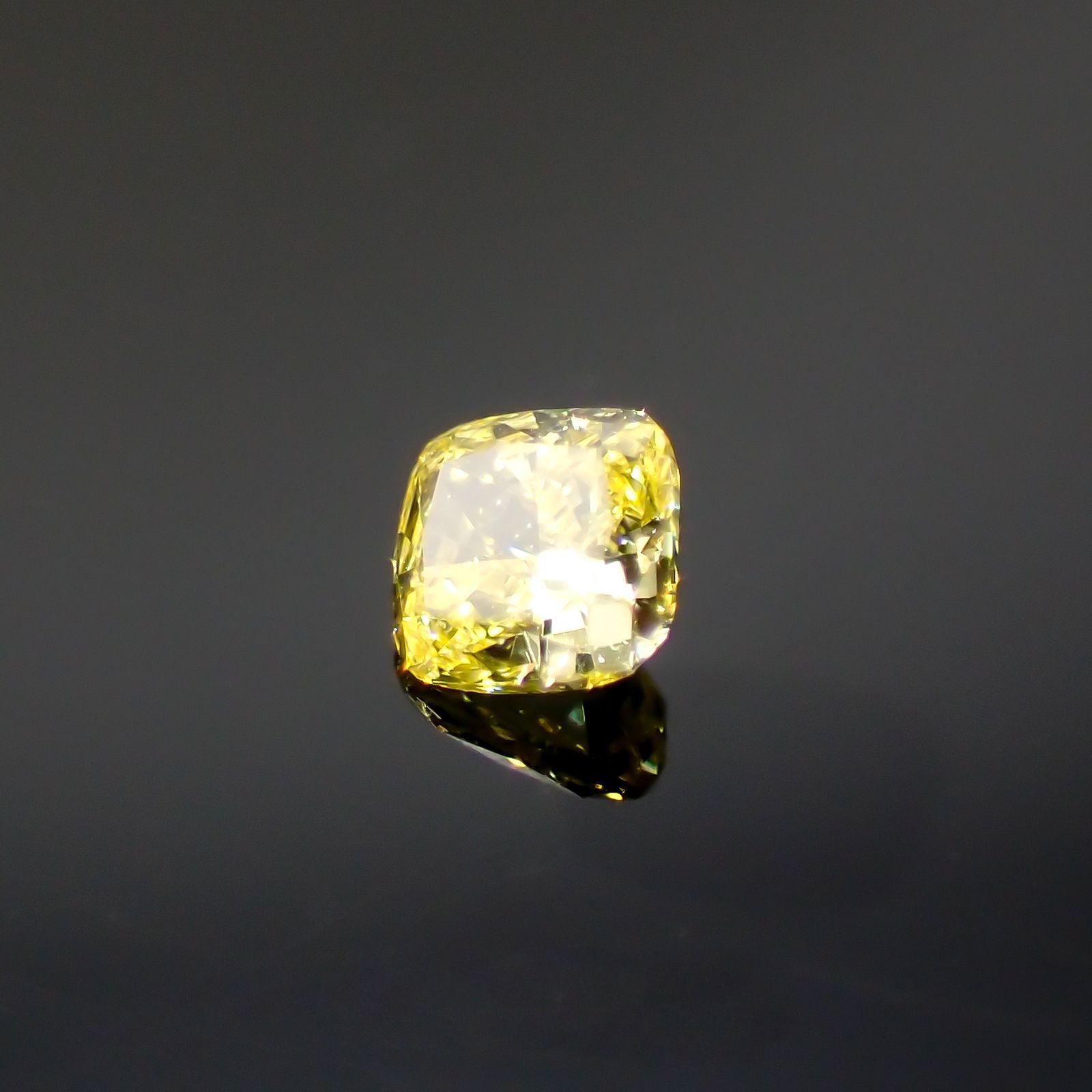イエローダイヤモンド SI-VS(宝石名ダイアモンド) 0.068ct 識別済[220616396]2.3x2.4mm前後