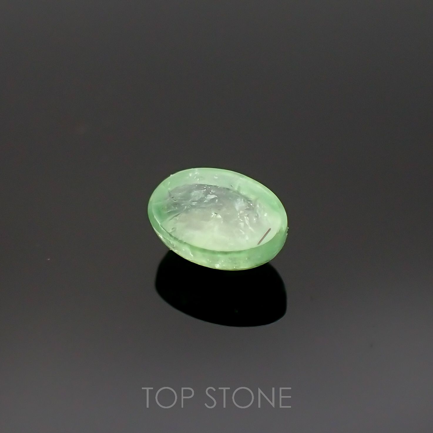 ミントガーネット(宝石名グロッシュラー・ガーネット)タンザニア産 0.71ct 識別済[220917753]5.8x4.1mm前後