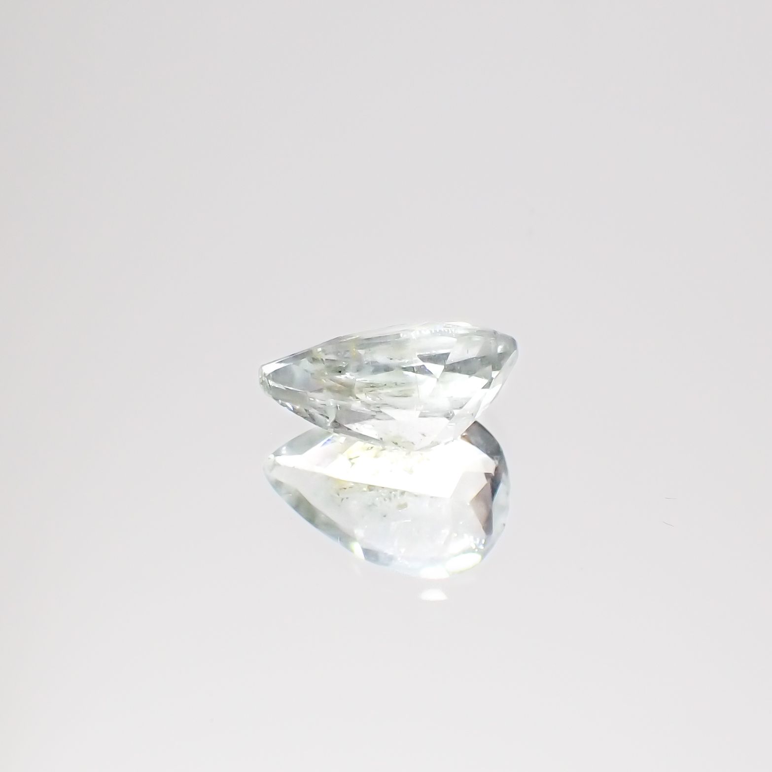 オーロラアクアマリン ブラジル産 1.32ct[231224675]9.4x6.3mm前後