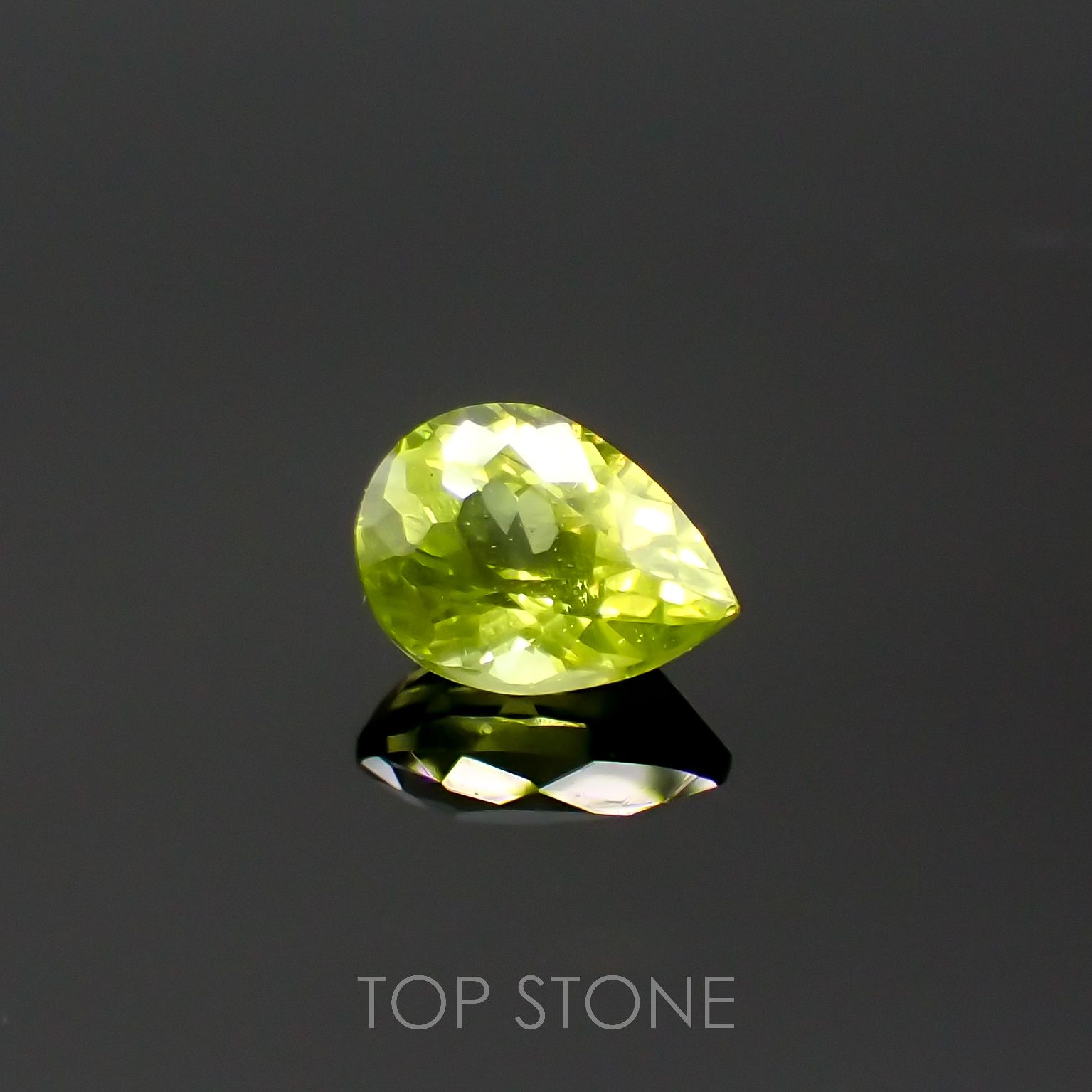 グリーンエンスタタイト(宝石名グリーン・エンスタタイト)カメルーン産 0.79ct 識別済[220917598]6.8x5mm前後