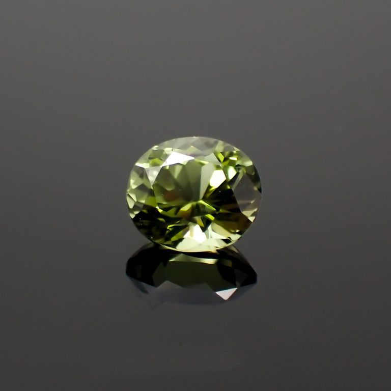 オージャイト(宝石名オージャイト)スリランカ産 0.980ct ソ付(GRJ)[221119035]6.4x5.5mm前後