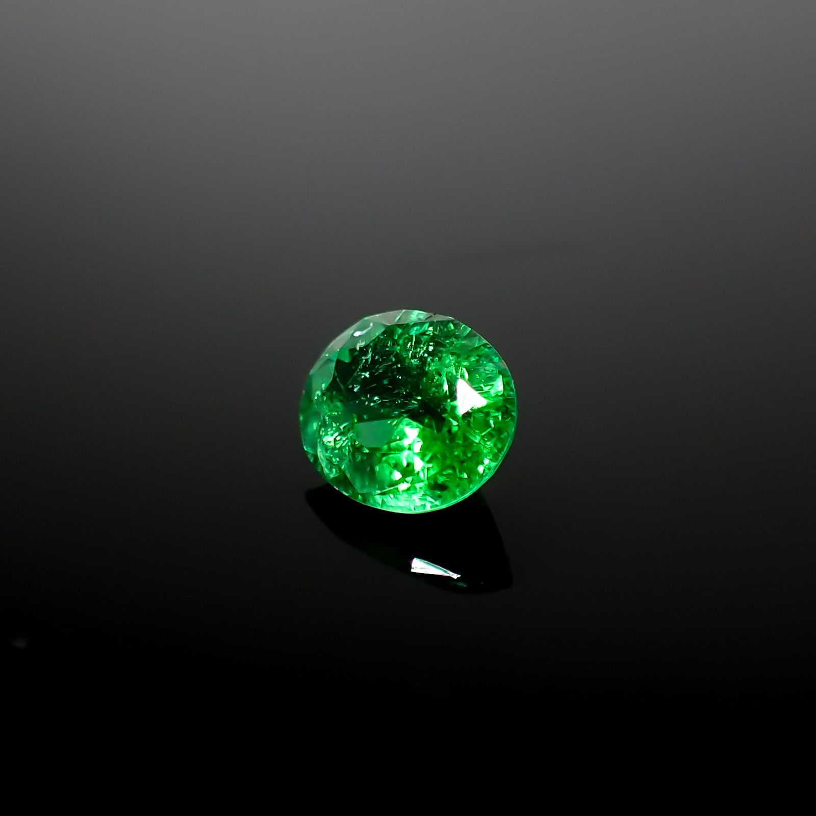 パライバトルマリン(宝石名トルマリン/別名パライバ・トルマリン)ブラジル・キントス鉱山産 0.578ct ソ付(宝貴協)[240928715]5.87x4.98mm前後