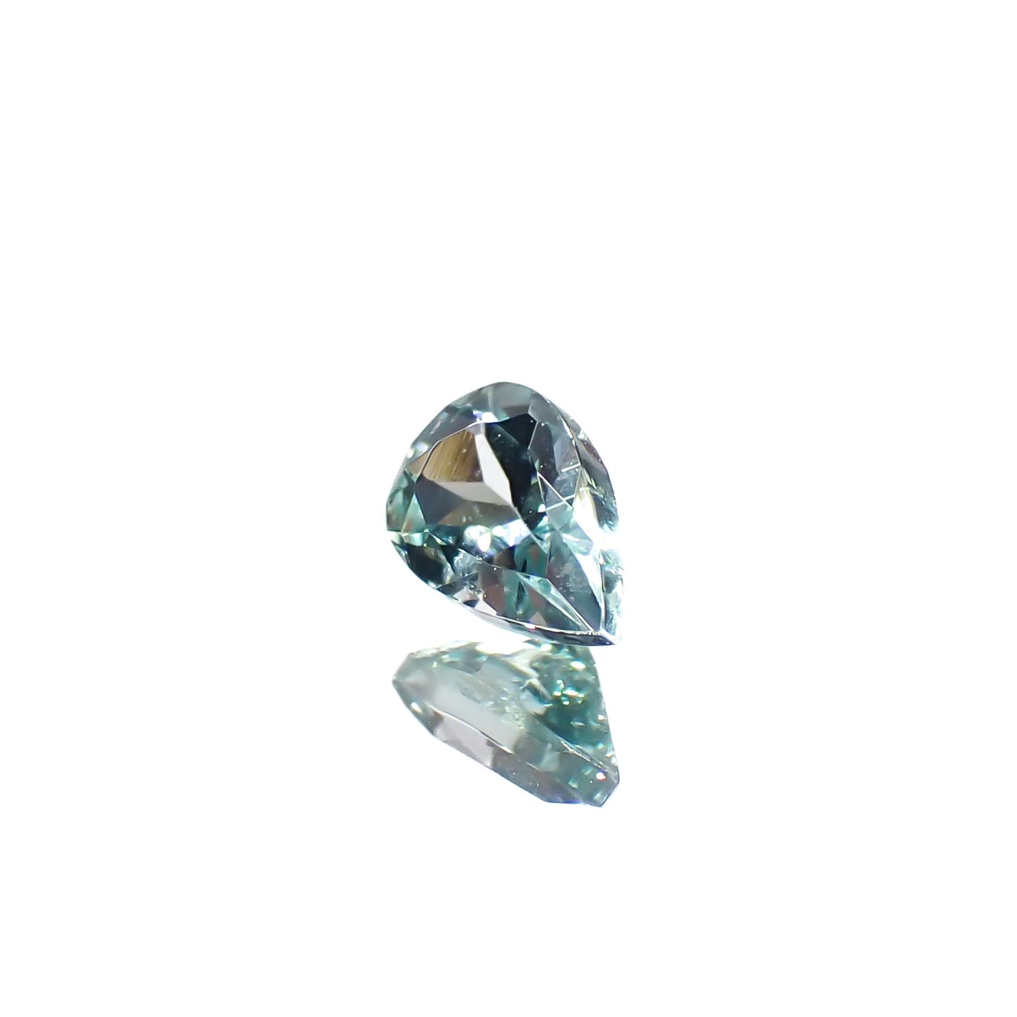 ブルーグリーンコーネルピン(宝石名ブルーグリーン・コーネルピン)タンザニア産 0.20ct 識別済[240527678]4.7x2.8mm前後