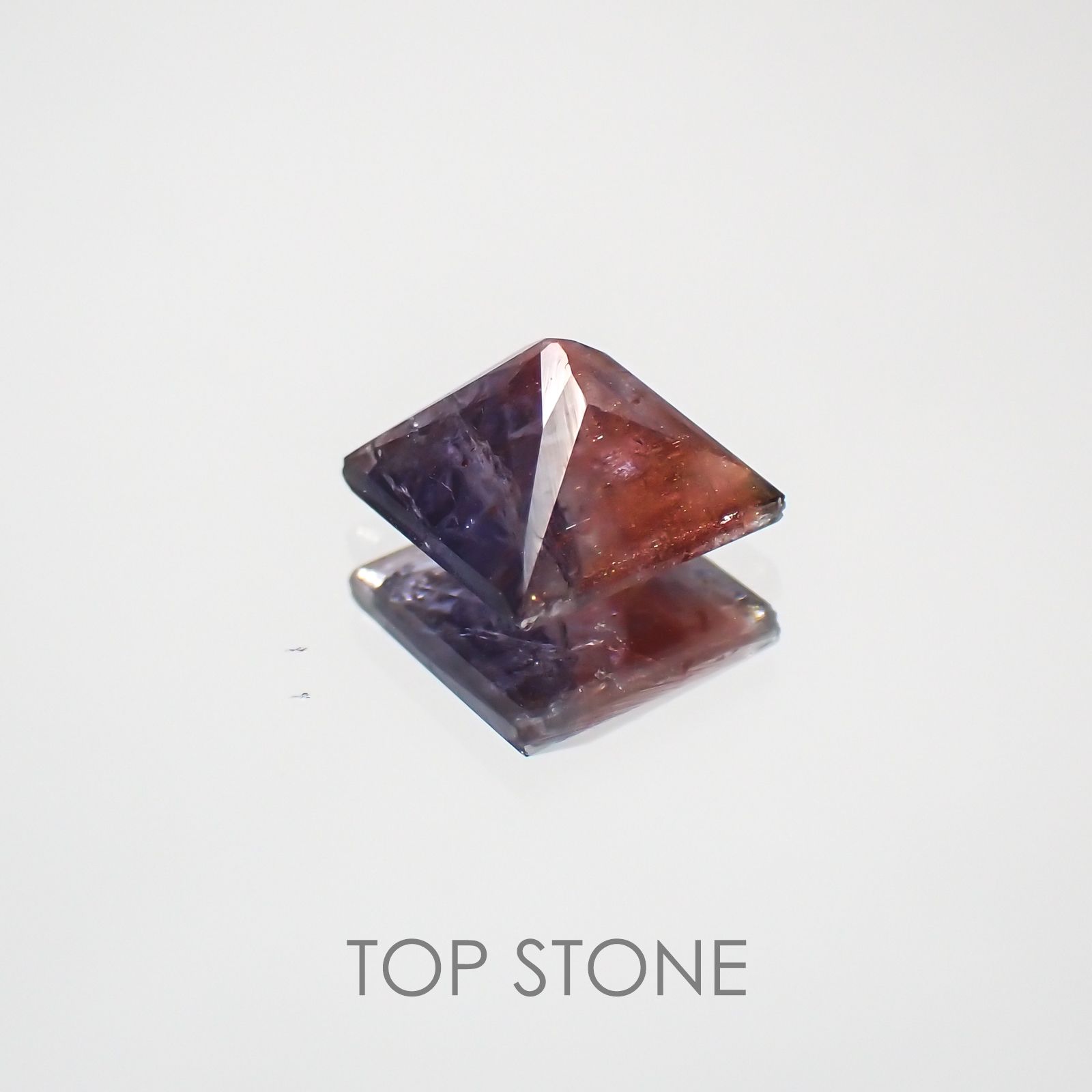 ◇プリンセスカット◇ブラッドショットアイオライト(宝石名アベンチュリン・アイオライト) インド産 0.88ct 識別済[210310451]6×5.9mm前後