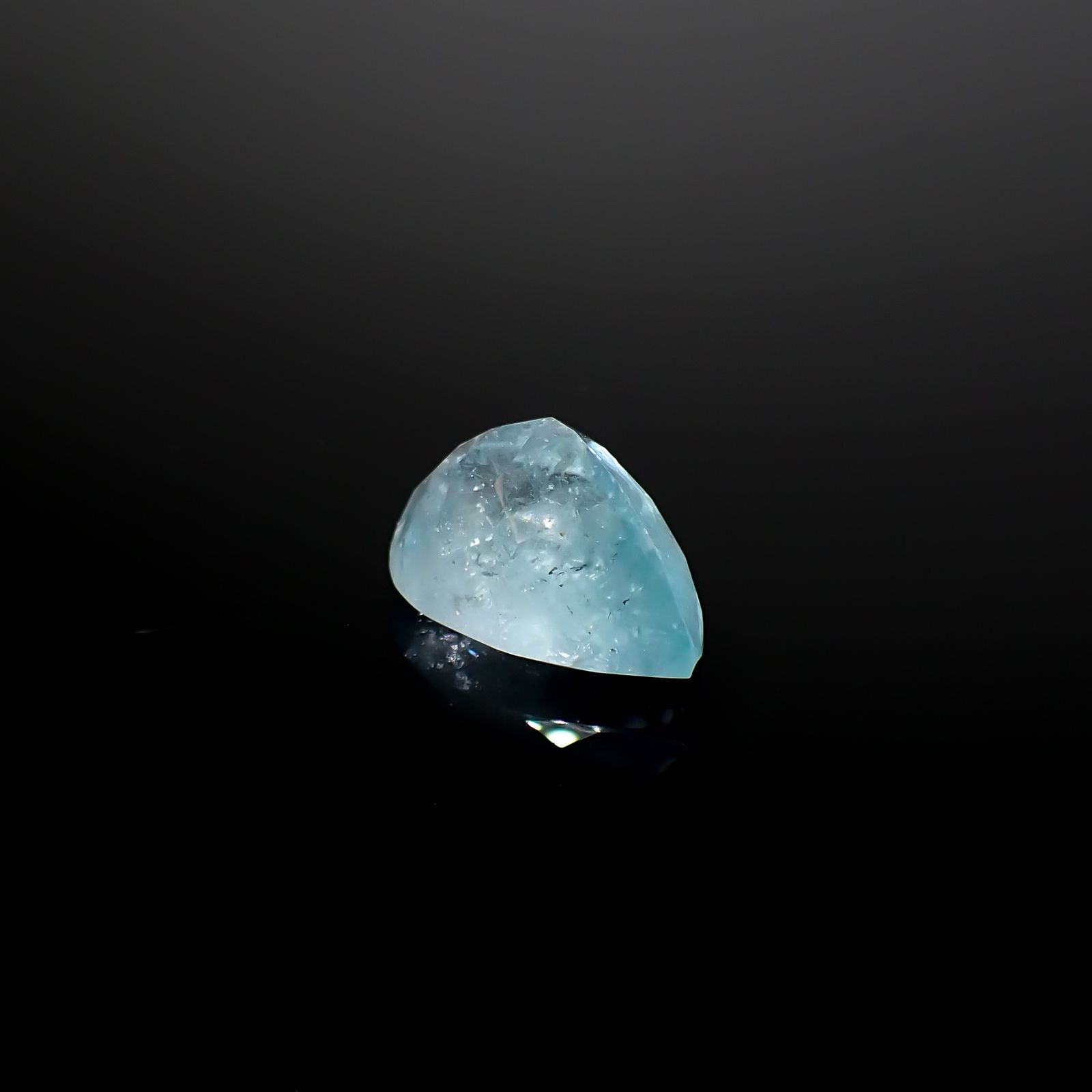 ユークレース(宝石名ブルー・ユークレース)コロンビア産 13.529ct ソ付(彩珠)[240628193]17.5x12.9mm前後