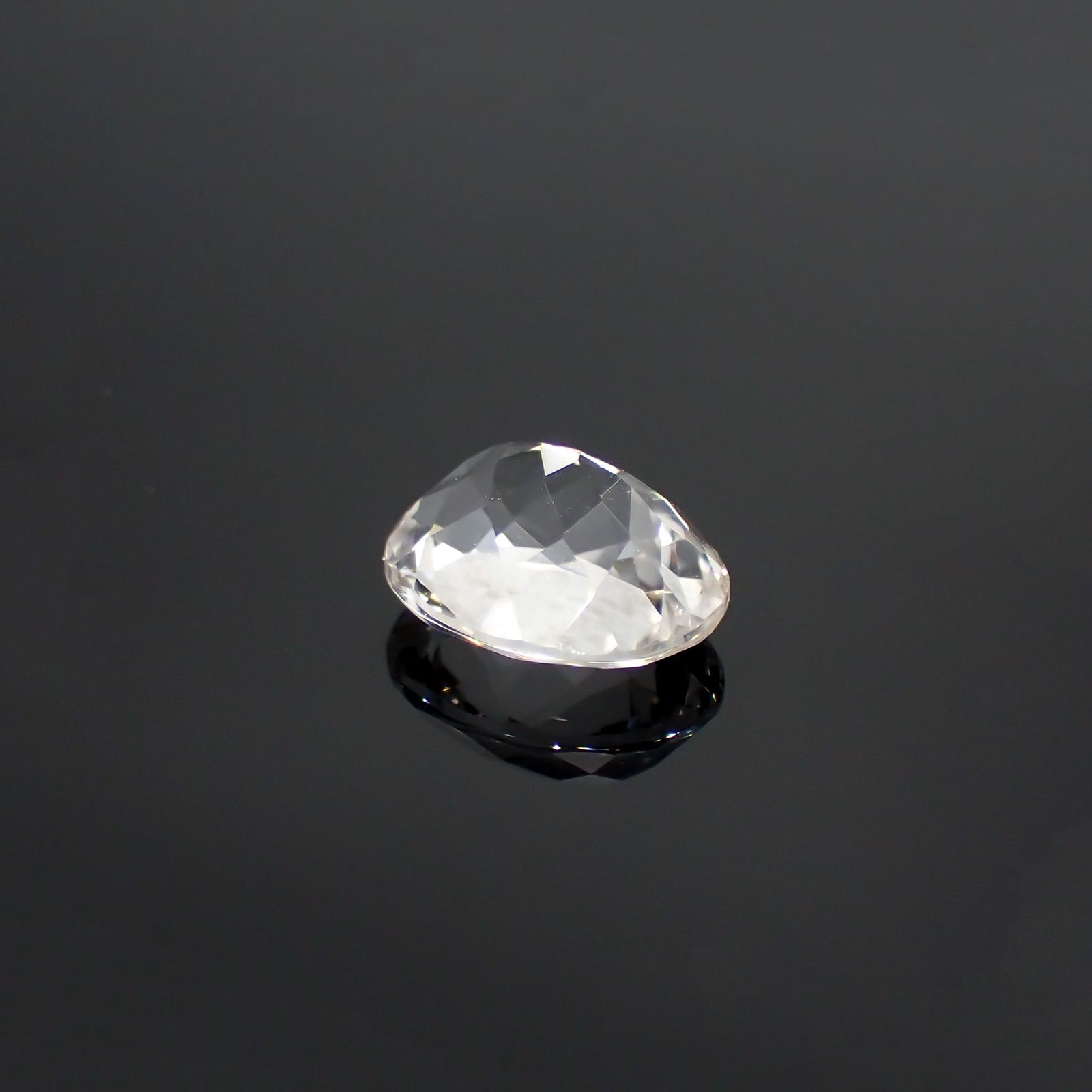 カラーレススポジュミン(宝石名ホワイト・スポジュミン) ブラジル産 2.90ct 識別済[210812623]9.8×7.9mm前後