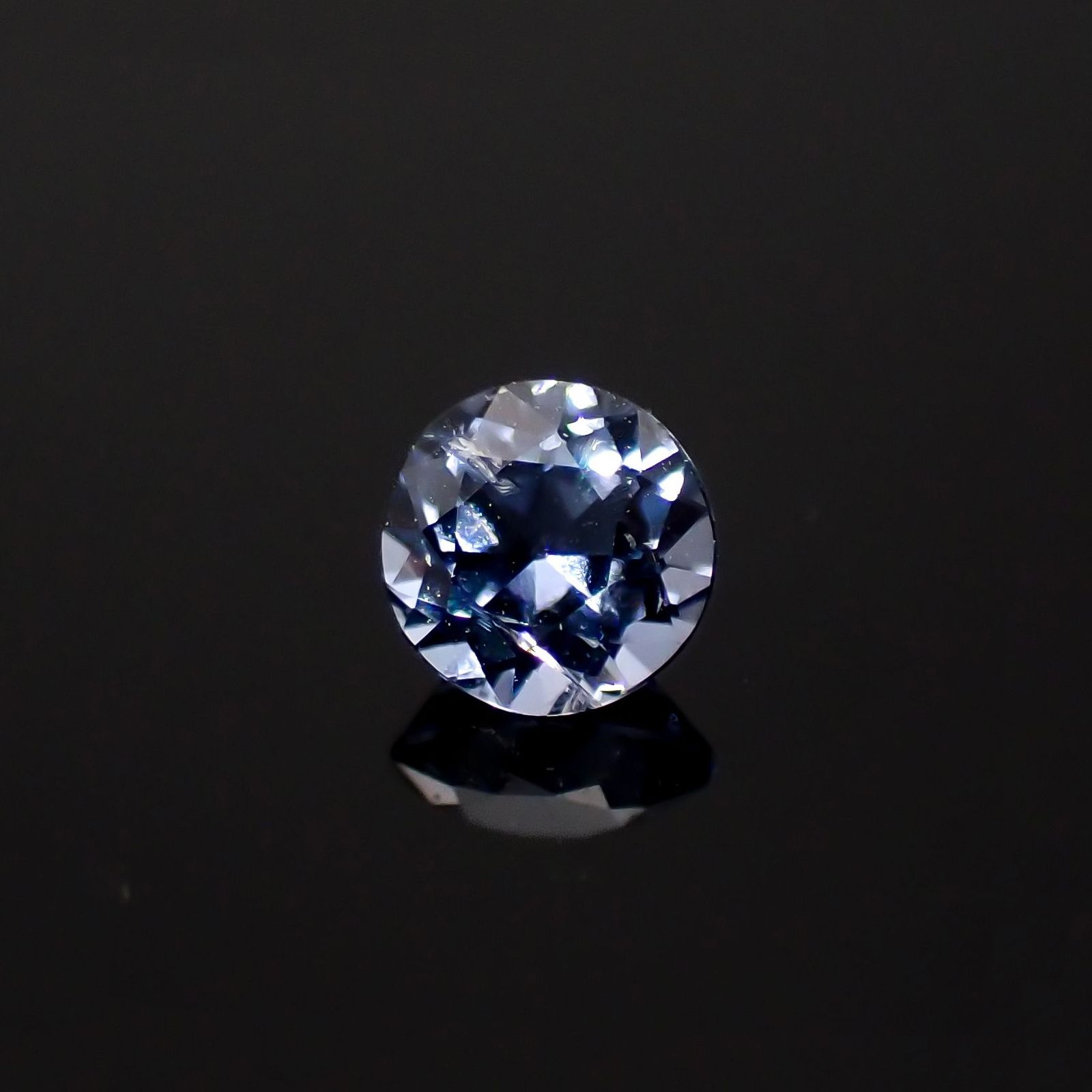 コバルトブルースピネル(宝石名ブルー・スピネル)タンザニア産 ソ付(日独) 0.240ct / 3.66x3.74mm前後 [230622543]