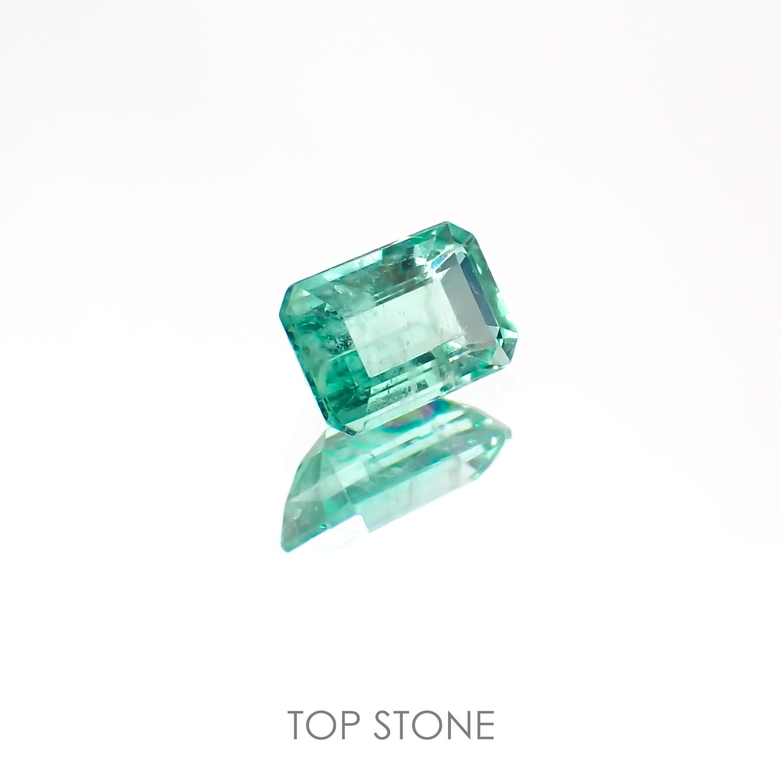 エメラルド(宝石名エメラルド) ザンビア産 0.52ct 識別済[211012999]6×4mm前後