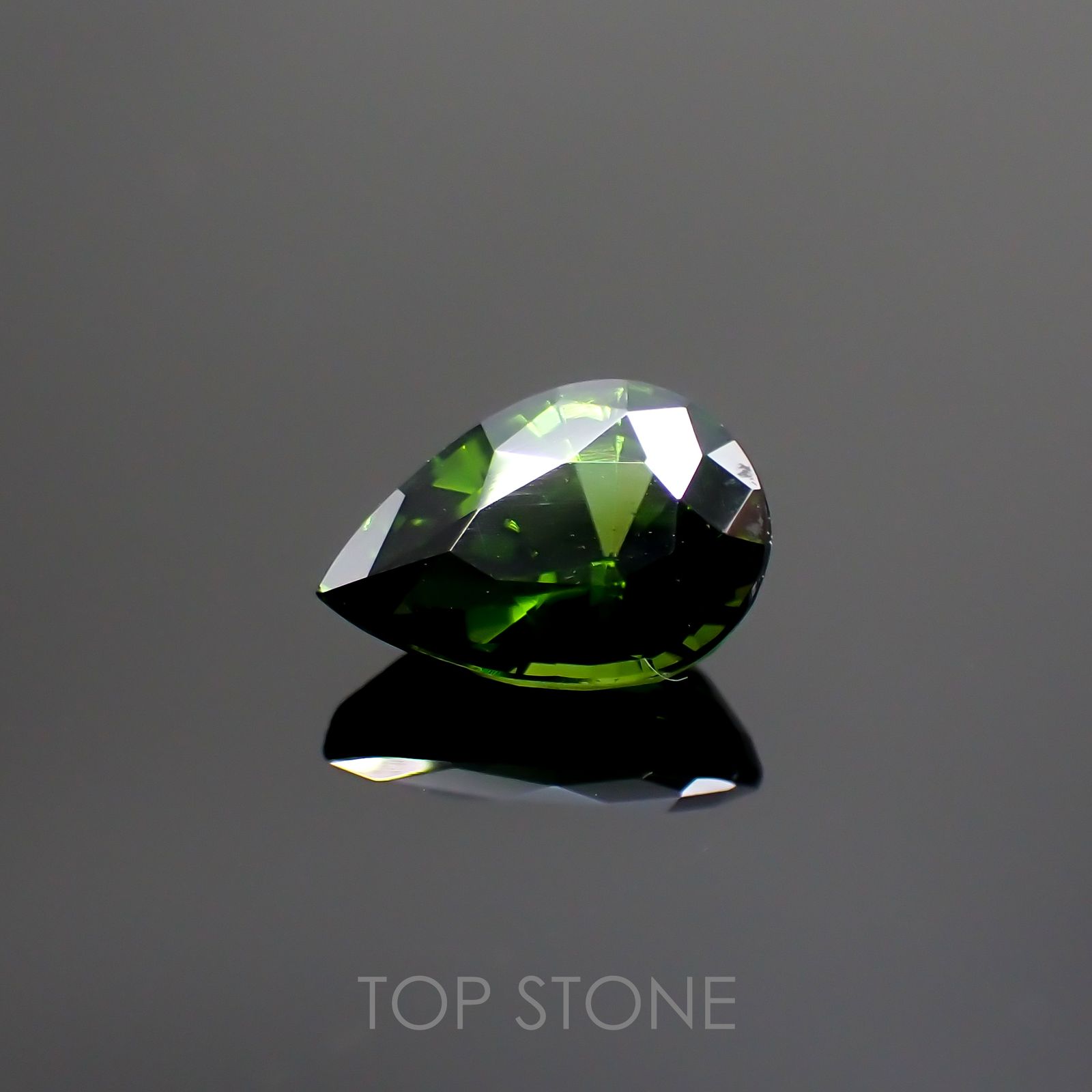 グリーンジルコン(宝石名ジルコン) スリランカ・カンボジア産 1.16ct 識別済[20128607]7.7×5.4mm前後
