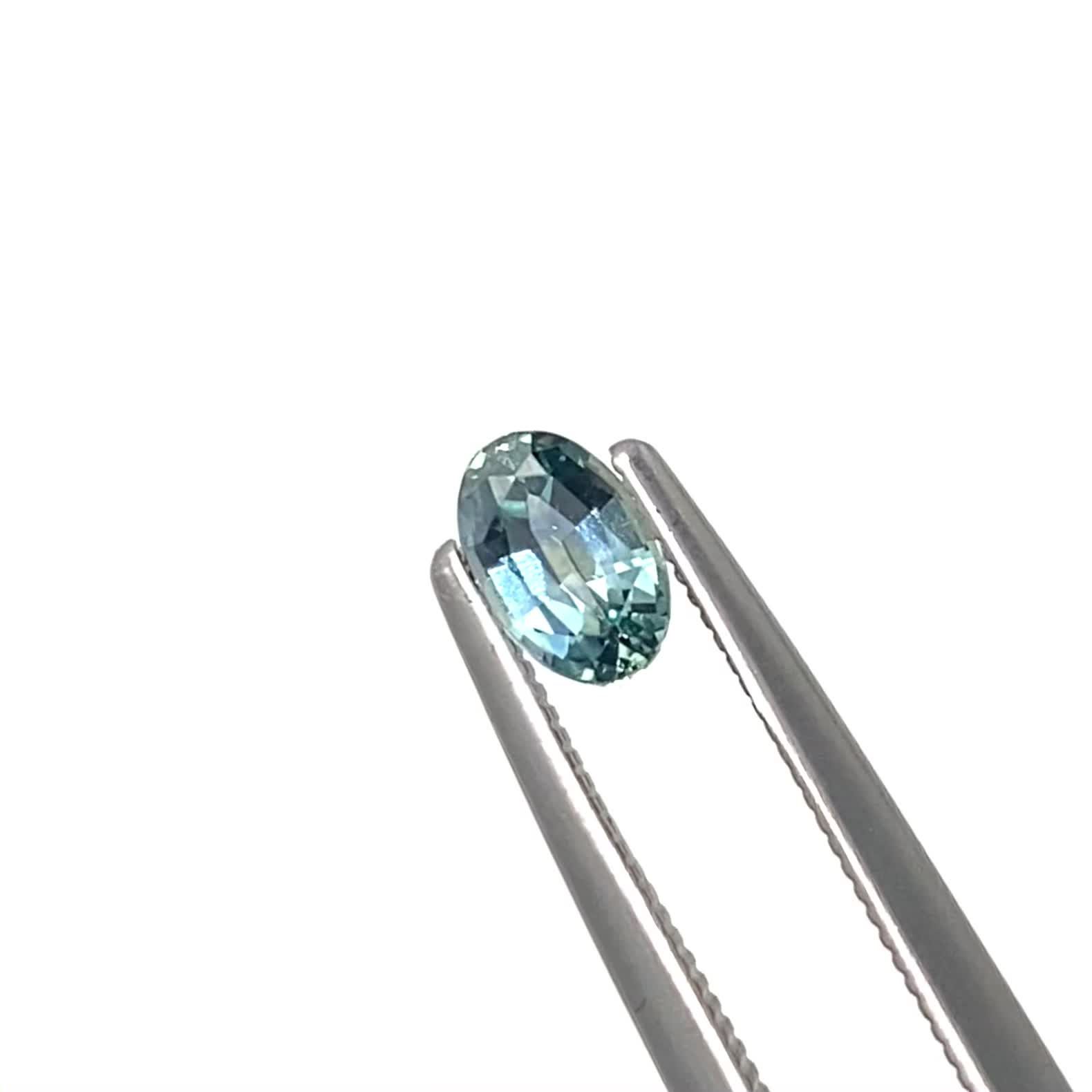 モンタナサファイア アメリカ・モンタナ州産 0.40ct / 5.3x3.4mm前後