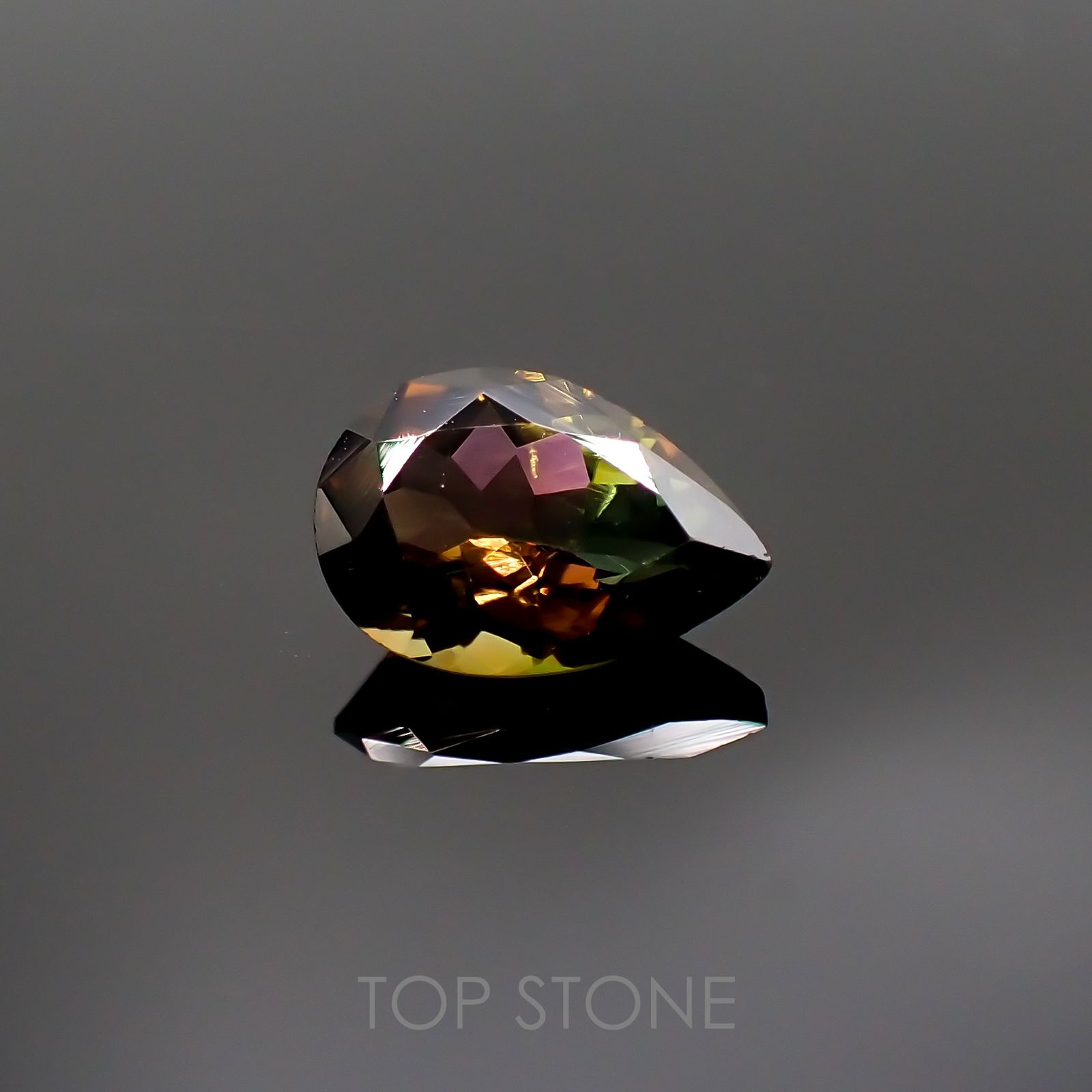 バイカラートルマリン(宝石名バイカラー・トルマリン) コンゴ民主共和国産 1.844ct ソ付(彩珠)[211013600]10.1×7mm前後