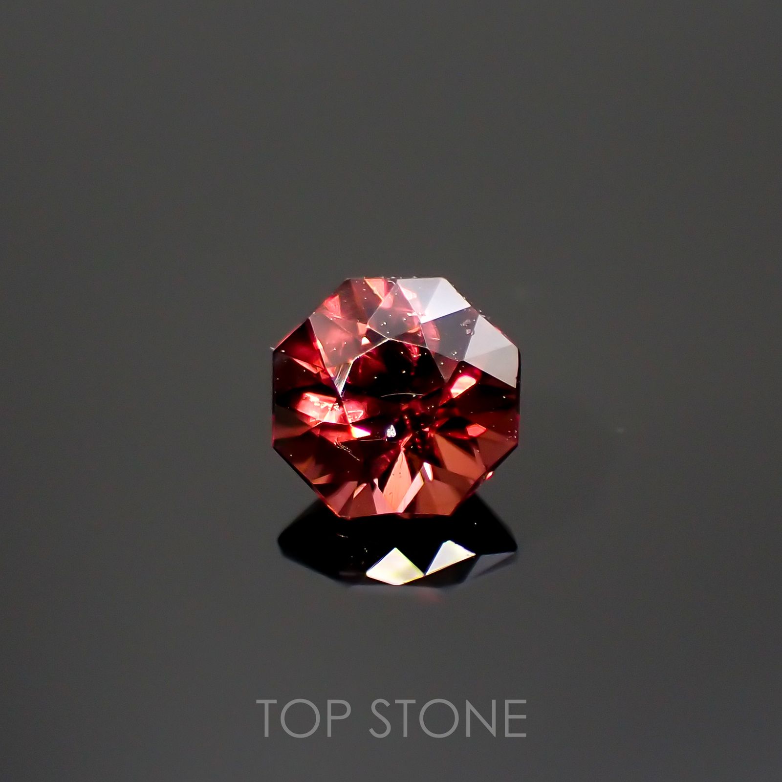 ◇オクタゴンカット◇ピンクジルコン(宝石名ジルコン)スリランカ/カンボジア産 0.70ct 識別済[220114932]4.9x4.8mm前後