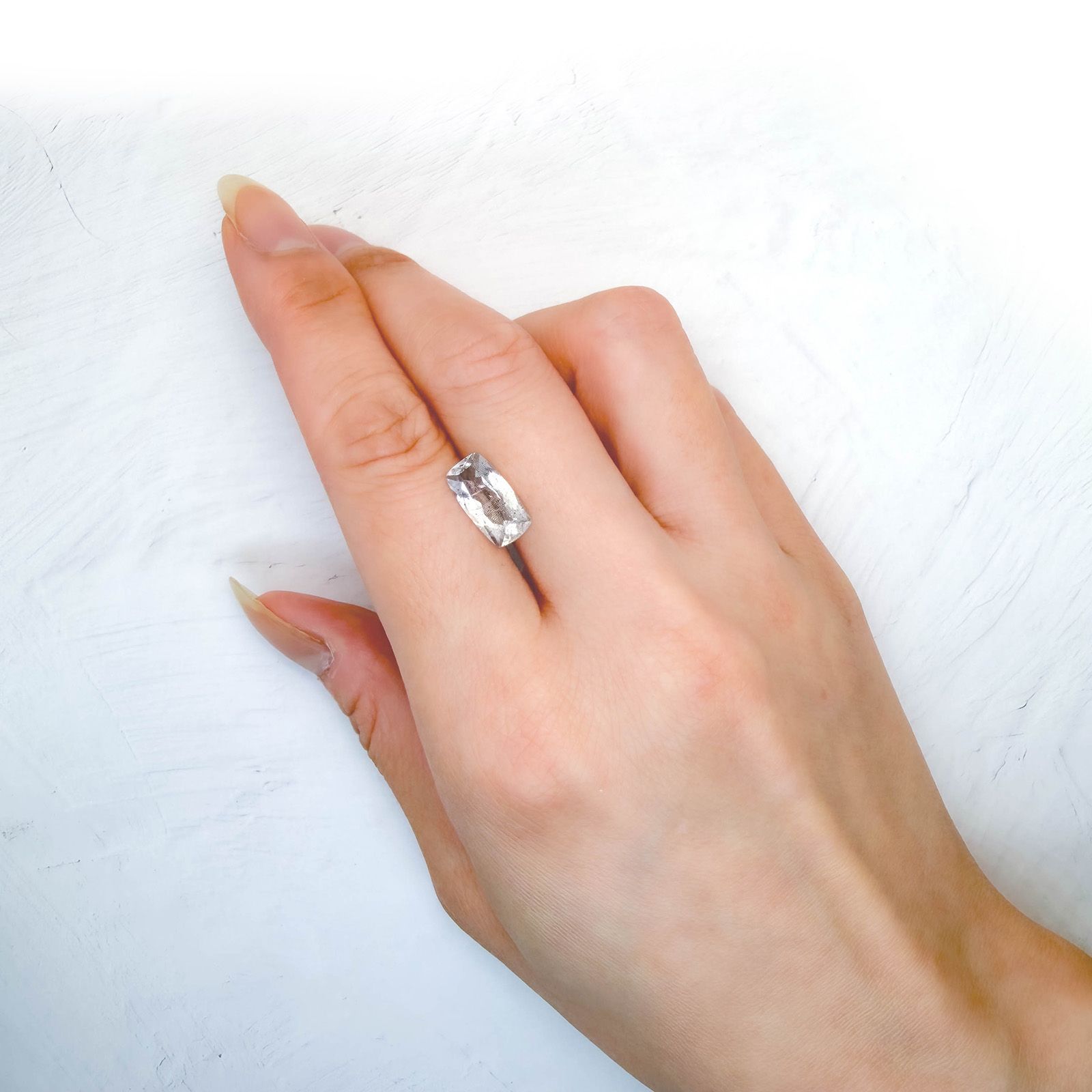 ティンカーベルクォーツ ブラジル産 2.47ct / 12.4x6.5mm前後 [260932867]