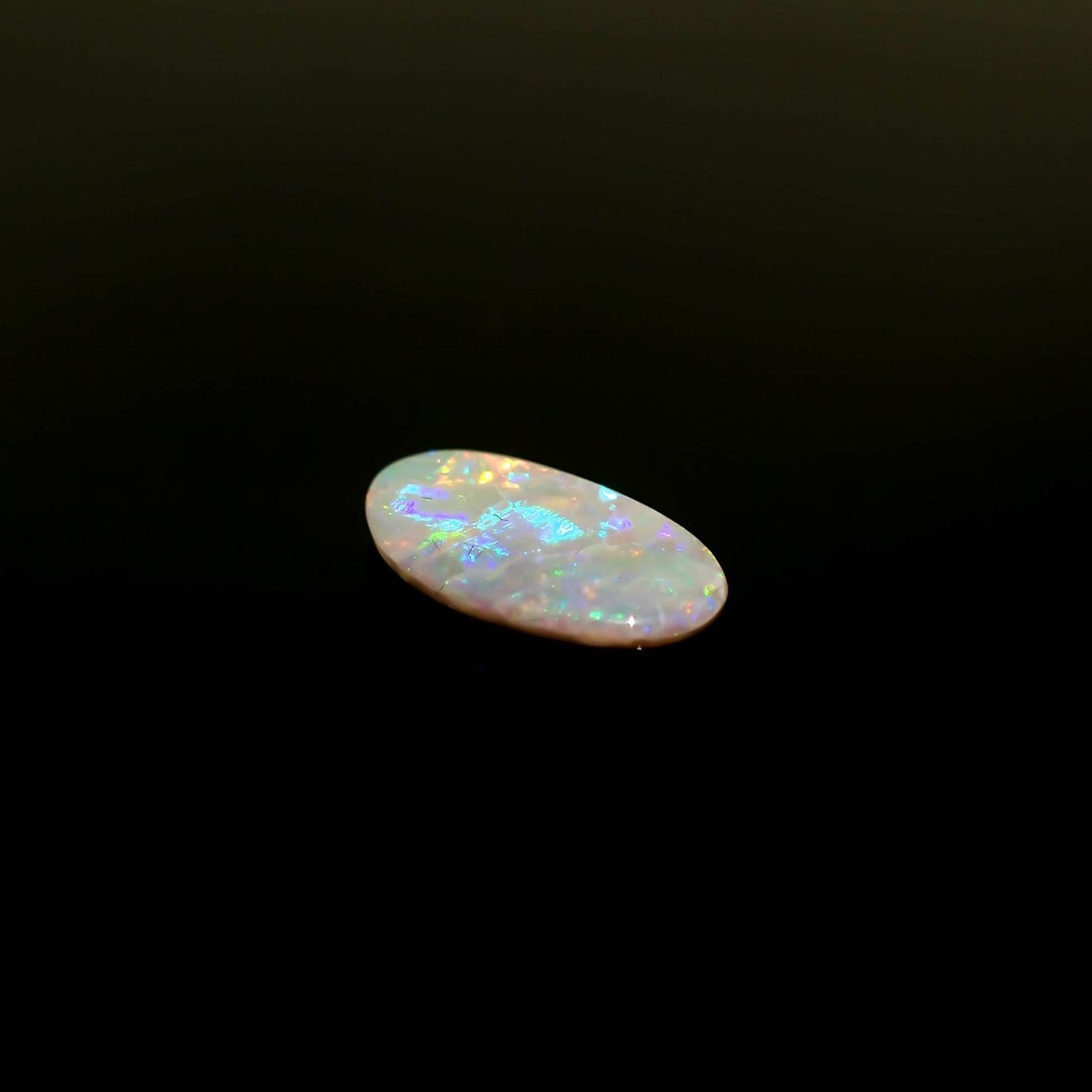 オパール オーストラリア産 1.22ct / 13.3x7.1mm前後 [231225212]