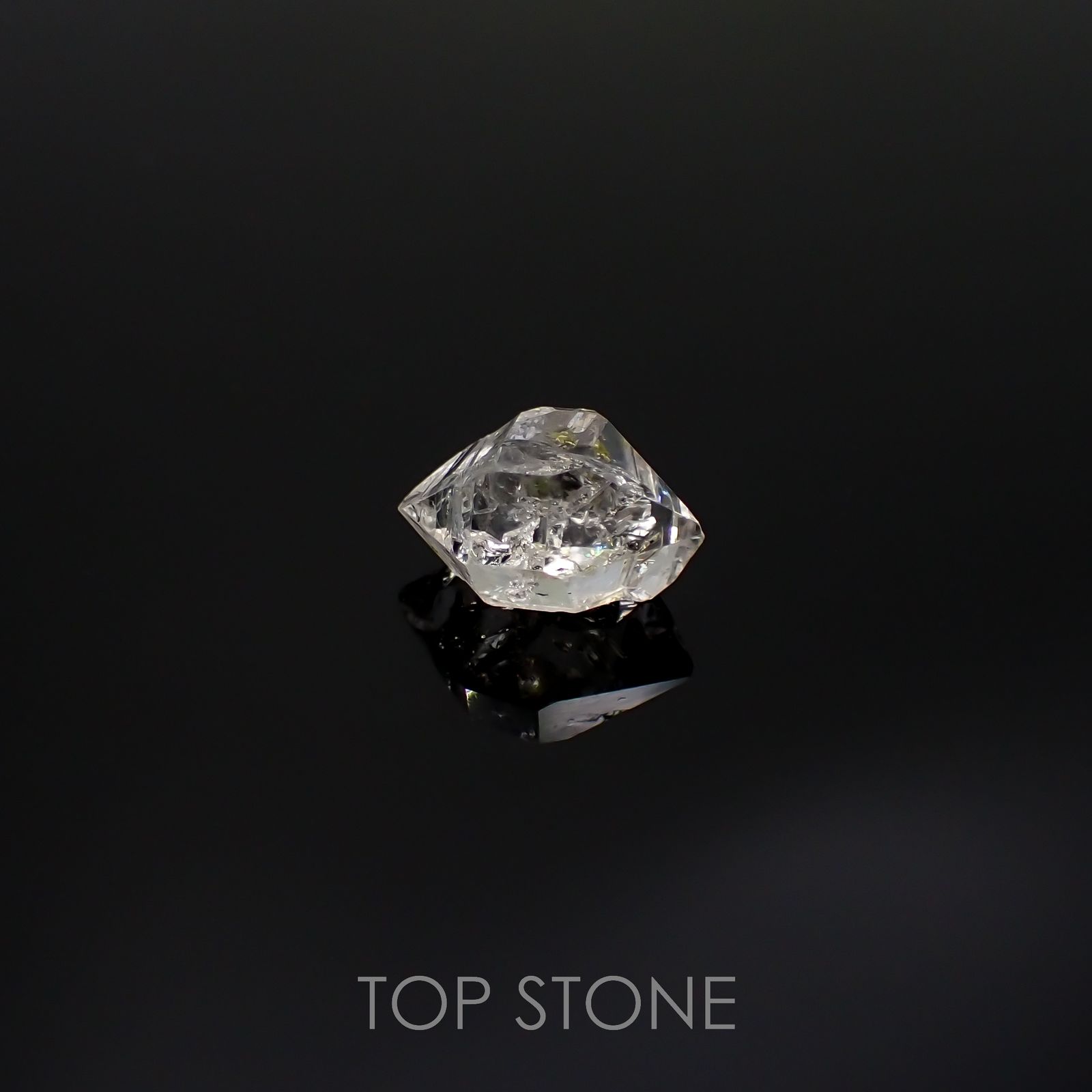 オイルインクォーツ 原石 パキスタン産 2.85ct[220616490]11.4x8mm前後