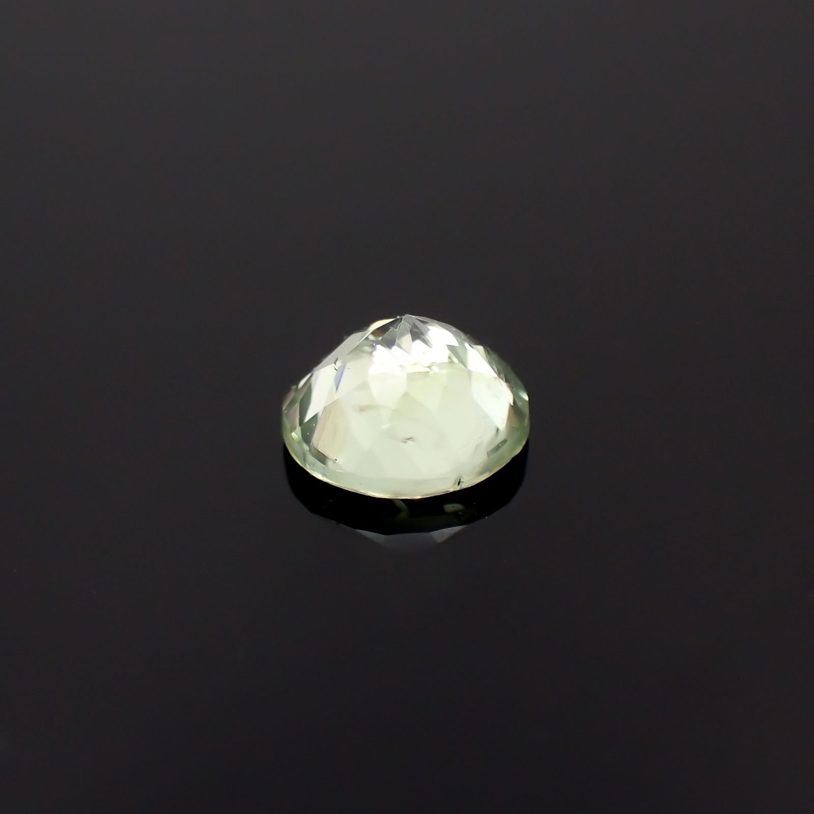 ミントガーネット タンザニア産 0.59ct[231023722]5.2x5.2mm前後