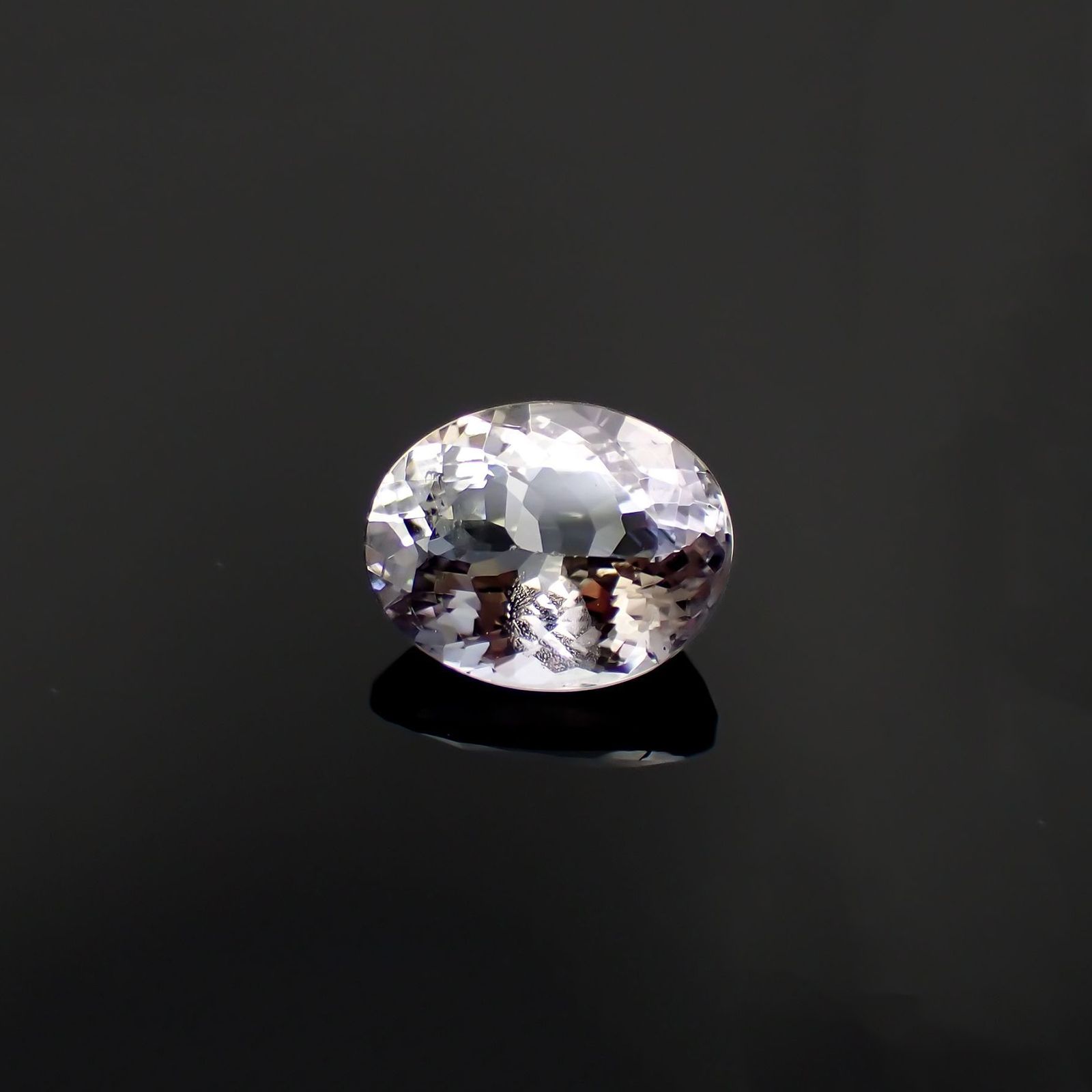 バイカラータンザナイト(宝石名ゾイサイト)タンザニア産 識別済 3.29ct / 10.4x8.2mm前後 [221119004]